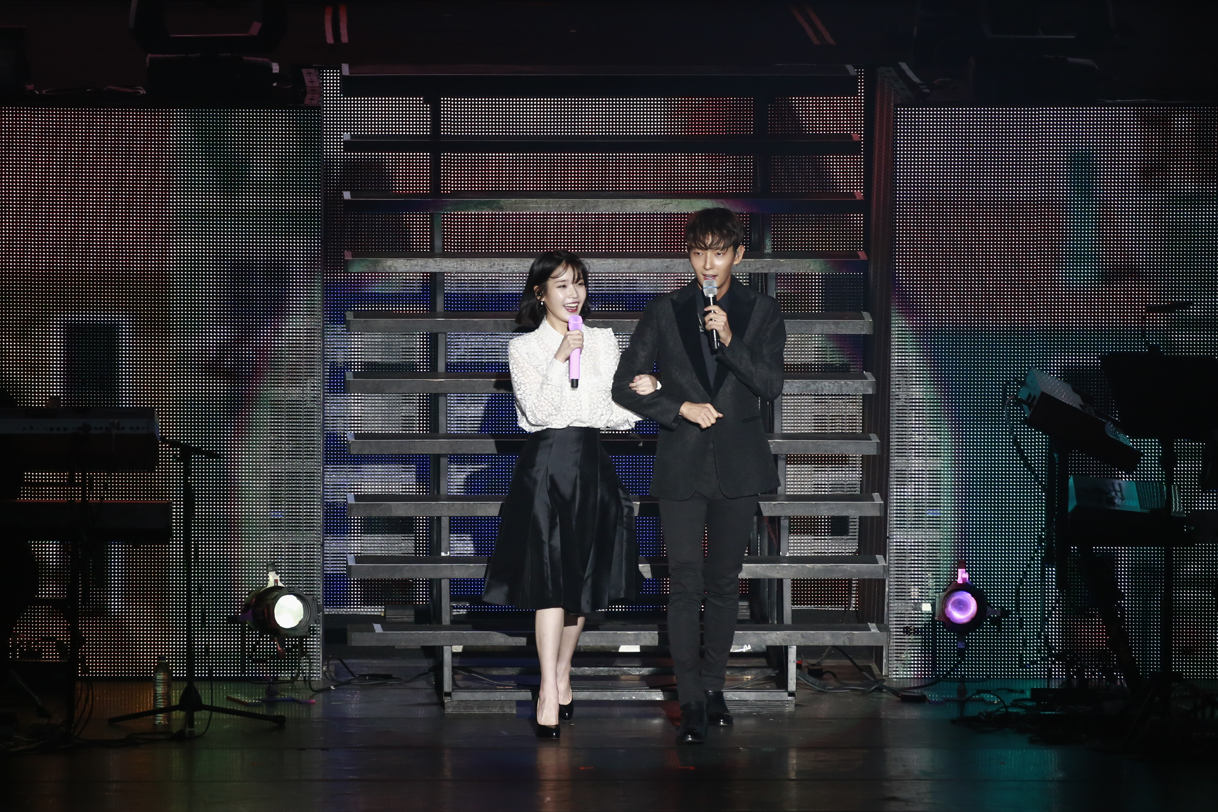 李準基口嫌體正直	下午說不是理想型晚上合體IU