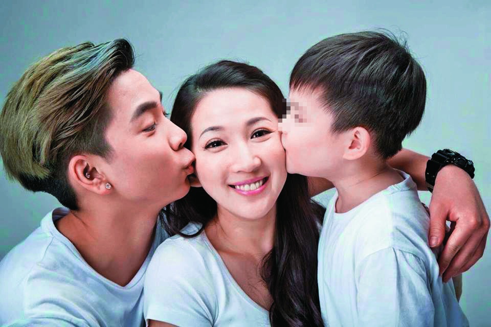 林子瑄有過2段婚姻,獨自撫養2個兒子,一個18歲、另一個剛上小學。(翻攝自林子瑄臉書)