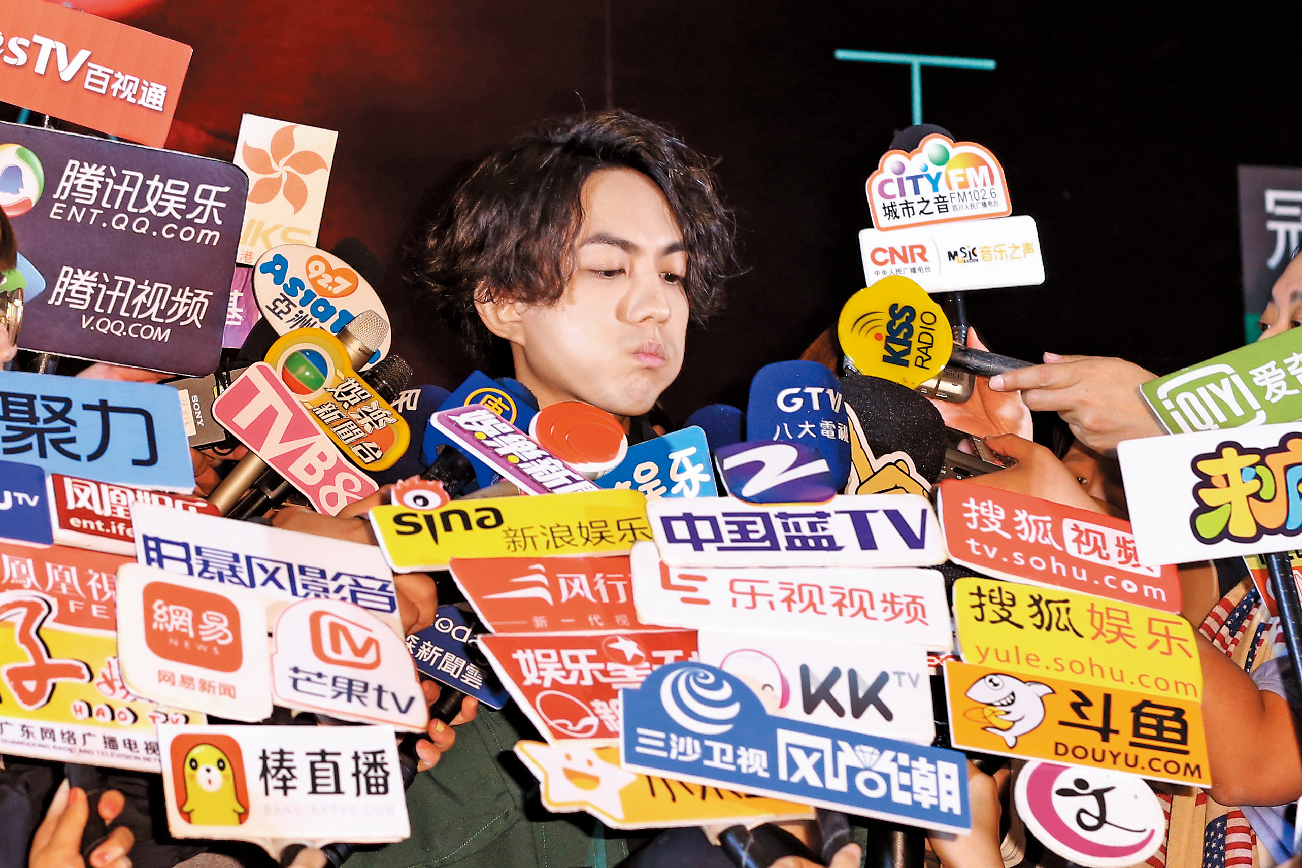 【搶鏡頭】人夫宥嘉直硬挺　韓妹鬼鬼白壯美