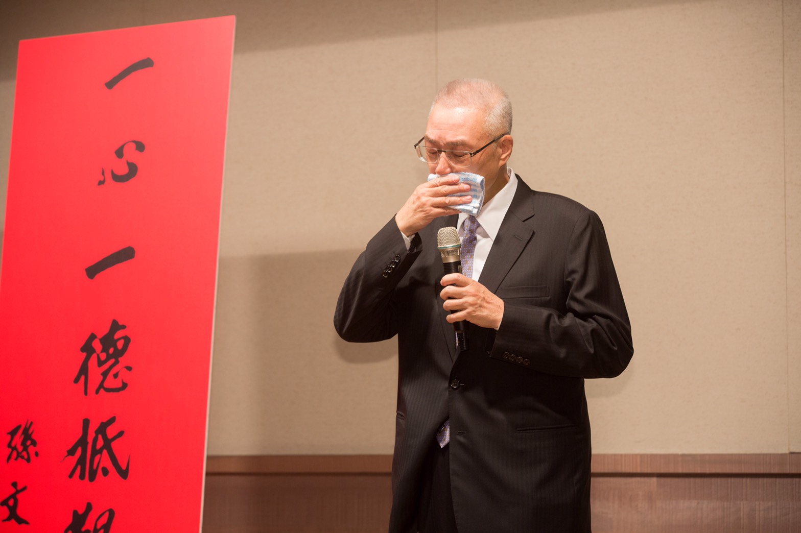 打經國牌　吳敦義哽咽宣布角逐主席寶座