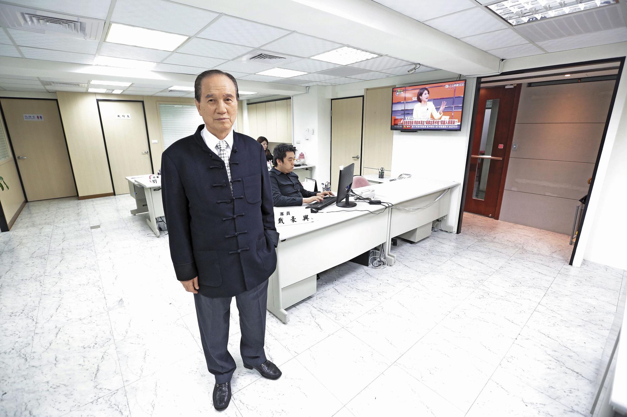 挺吳的奇策盟工作室由柯家聲(左)擔任執行長。