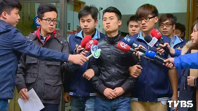 黃之鋒在台險挨揍   2嫌遭收押