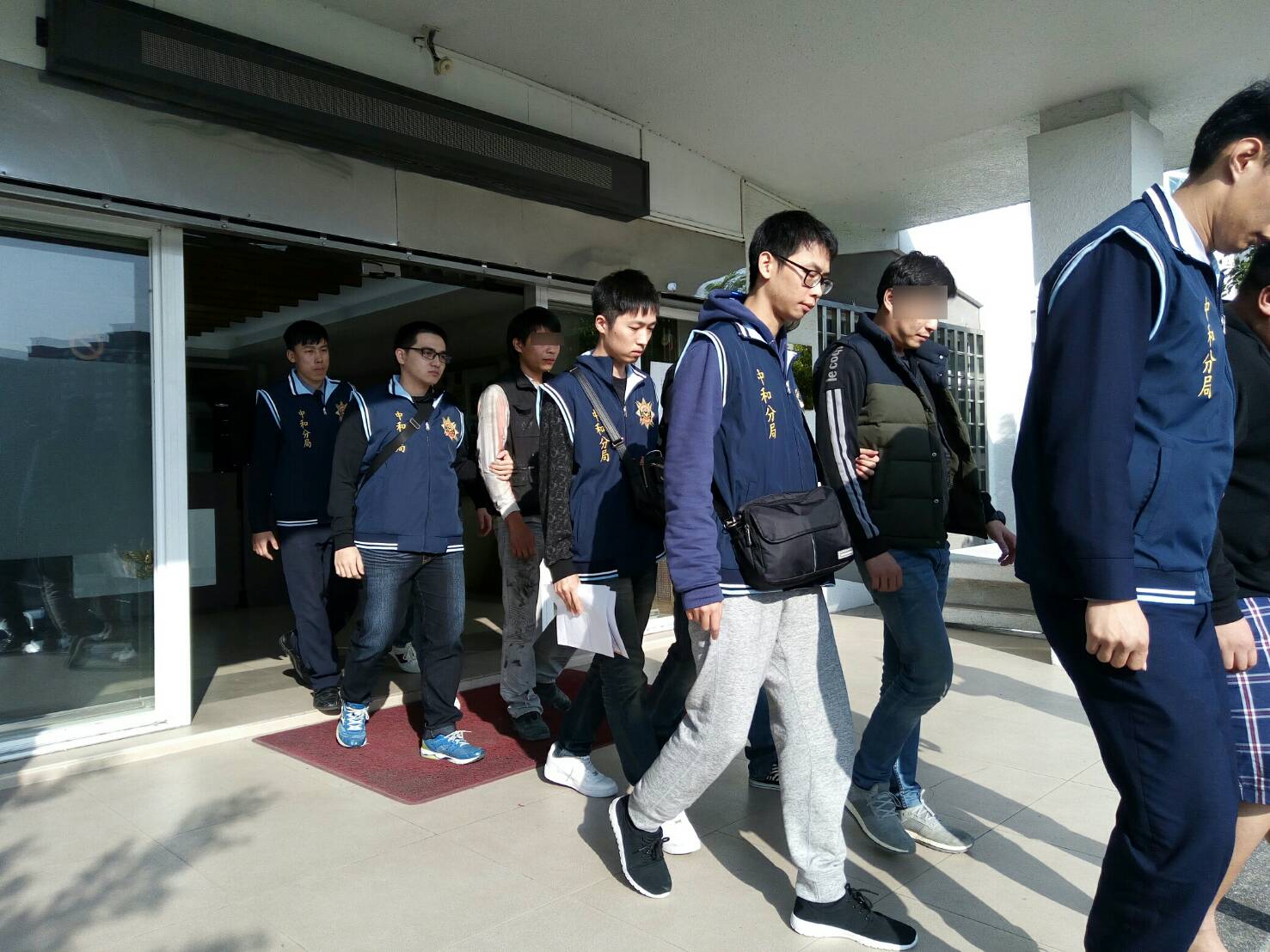 子債還不出 天道盟持電擊槍逼老母