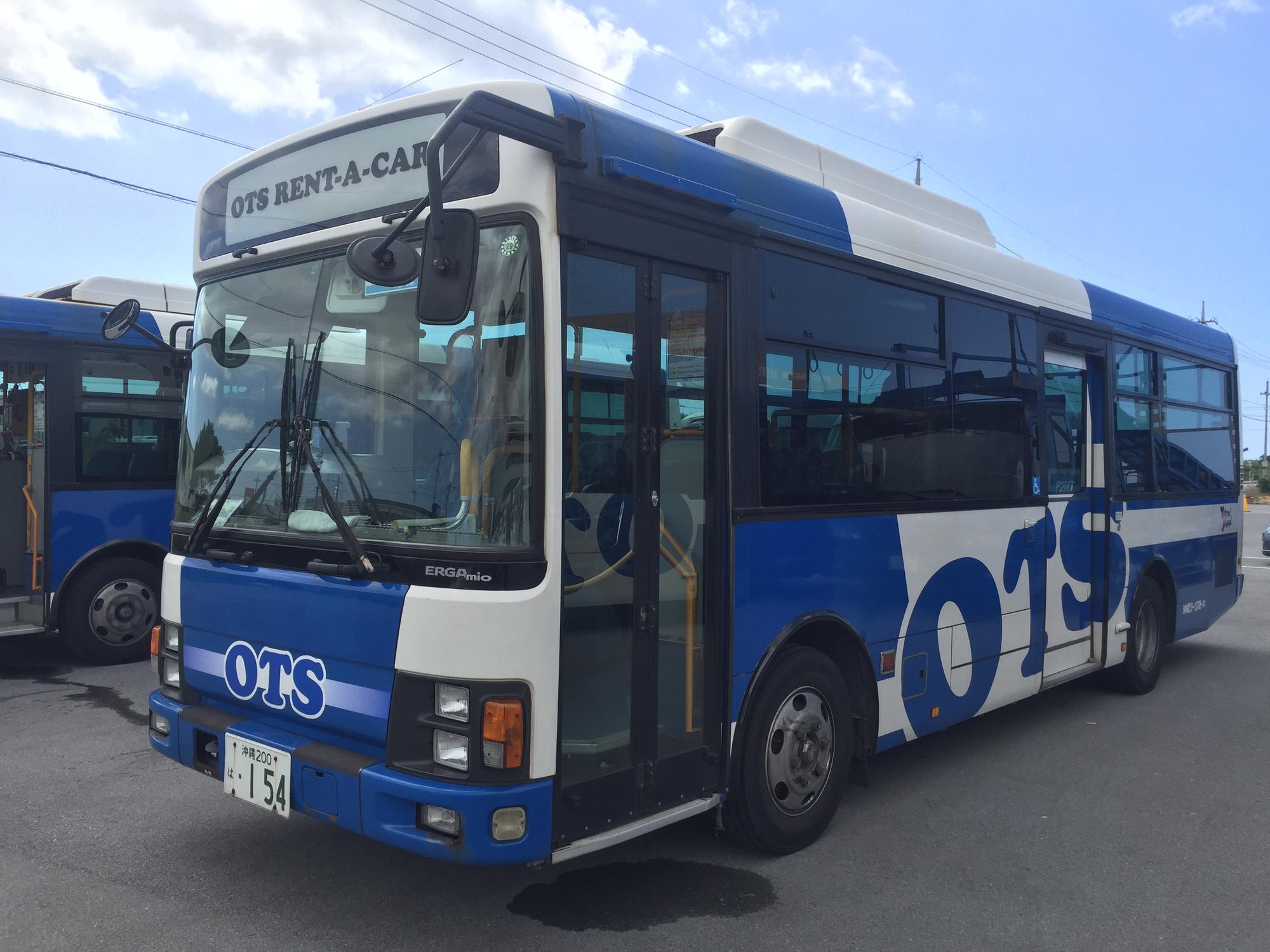 如果下了飛機就要租車，通常租車公司都會提供免費接駁車，去機場接旅客到租車據點取車，相當方便。（OTS提供）