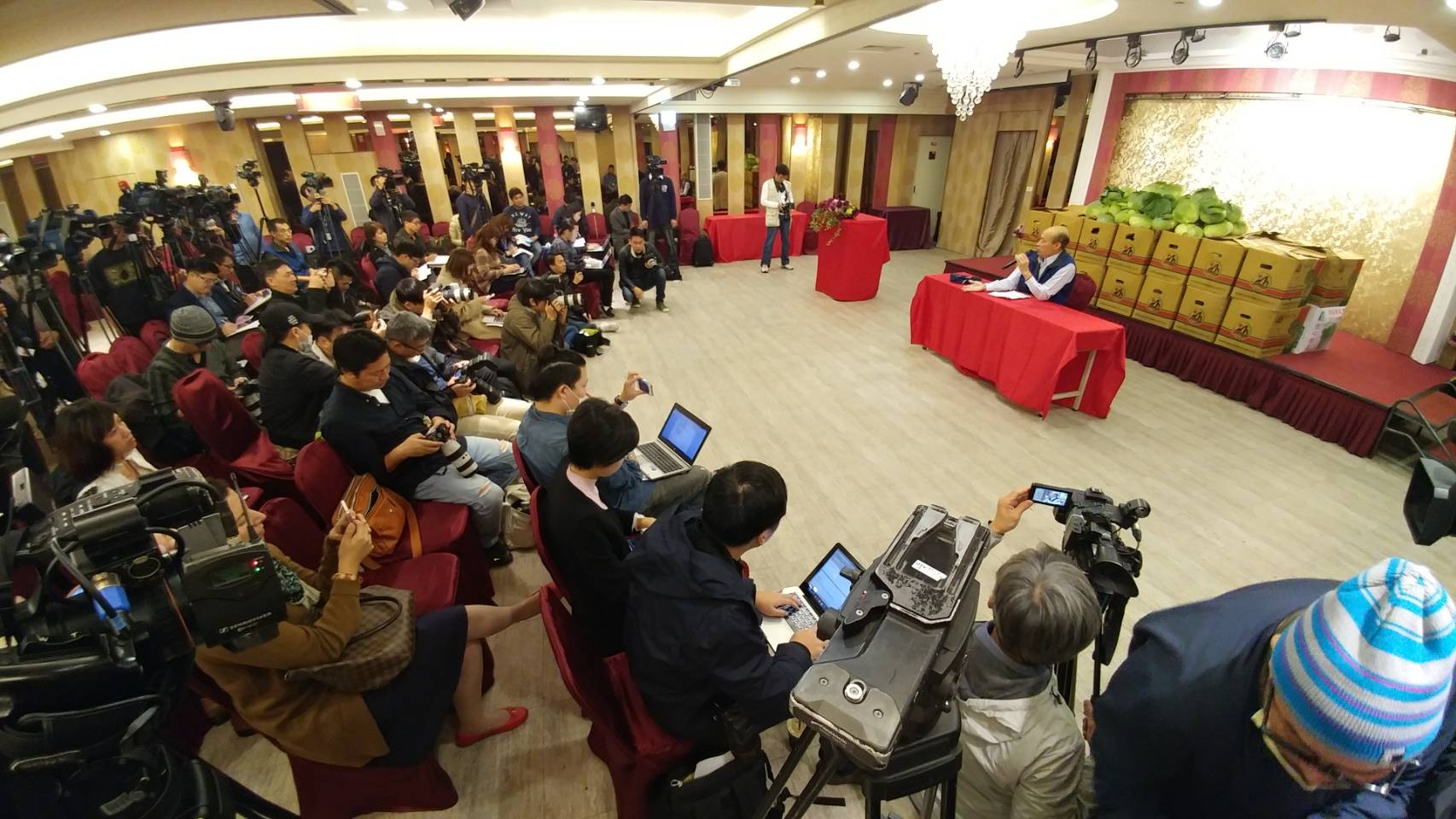 韓國瑜強調不會利用北農資源參選黨主席,但參選記者會卻選在北農會議室舉行。