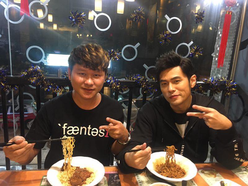 追周杰倫16年　他的這句話讓周董感動請吃麵