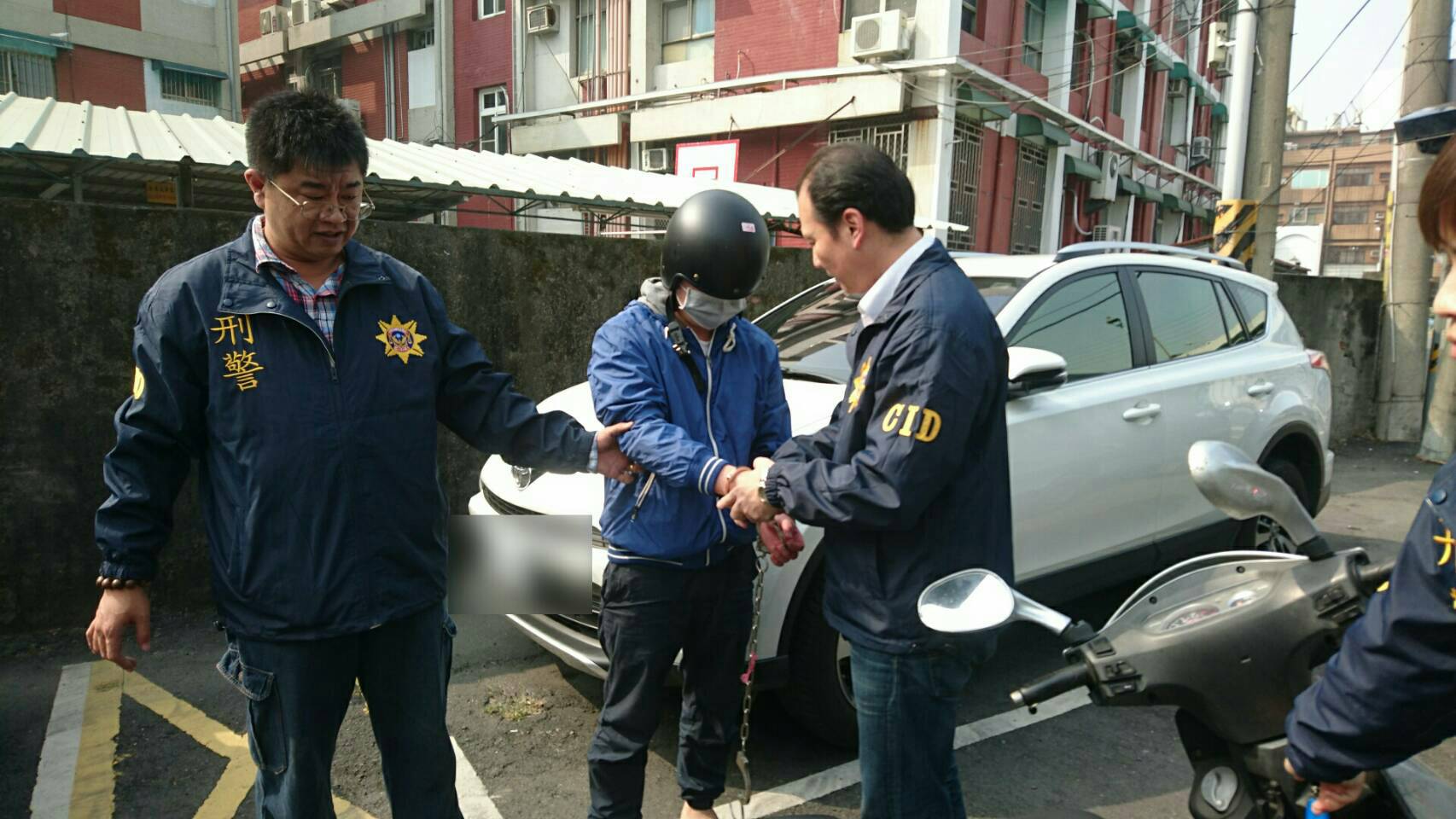 壯漢小心！怪盜專搶虎背熊腰肥胖男