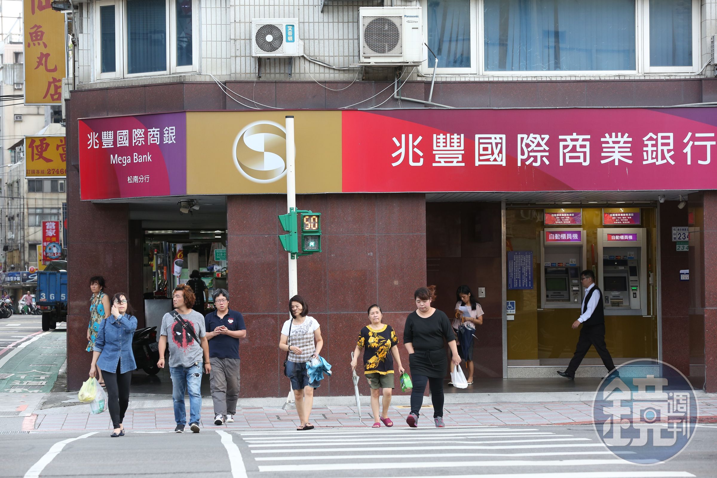 除了中信金三大弊案之外，辜仲諒涉及的紅火案也仍在法院審理中。