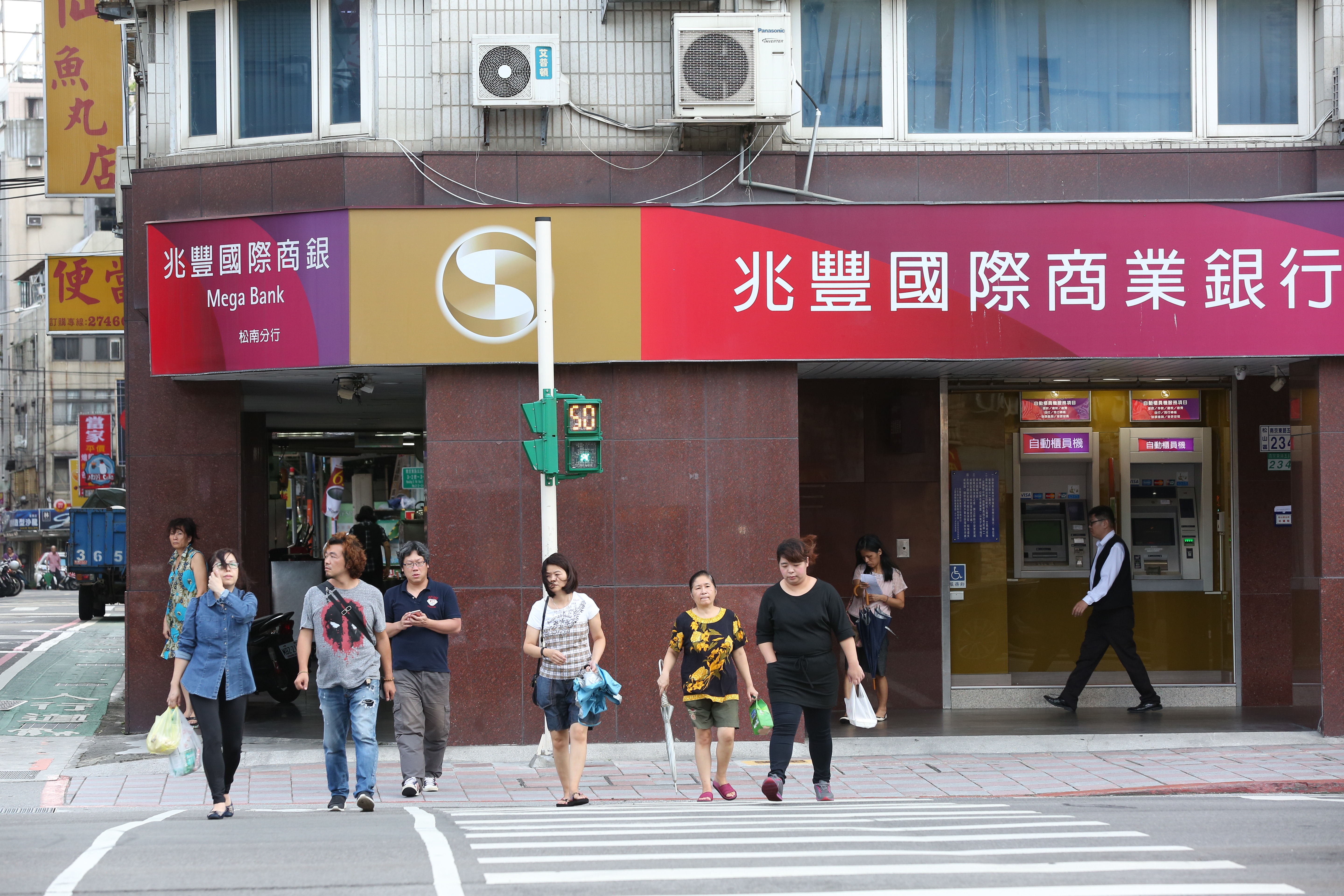 除了中信金三大弊案之外，辜仲諒涉及的紅火案也仍在法院審理中。