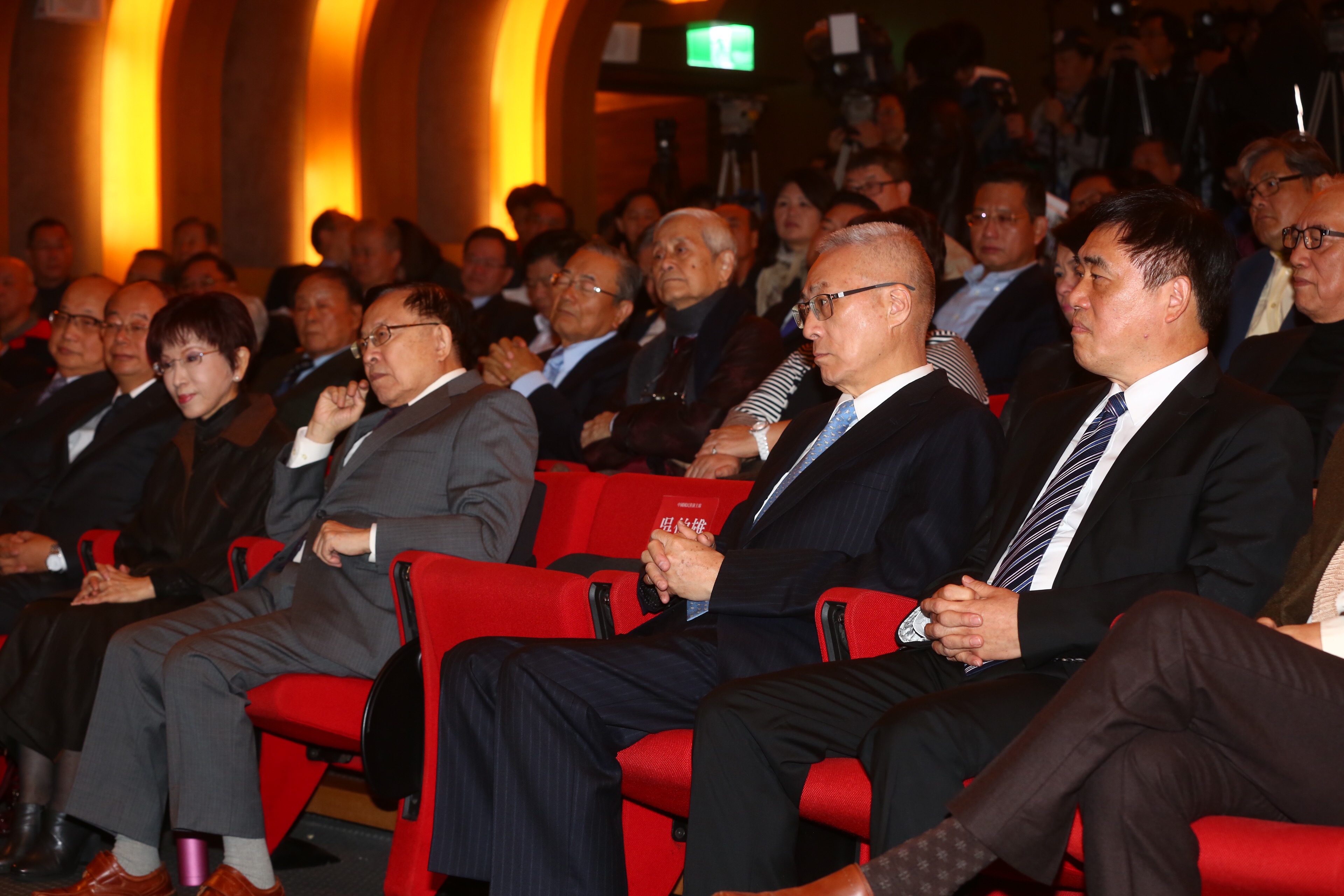 國民黨主席連署結果公布，六人皆獲參賽權，前副總統吳敦義的連署書最多。