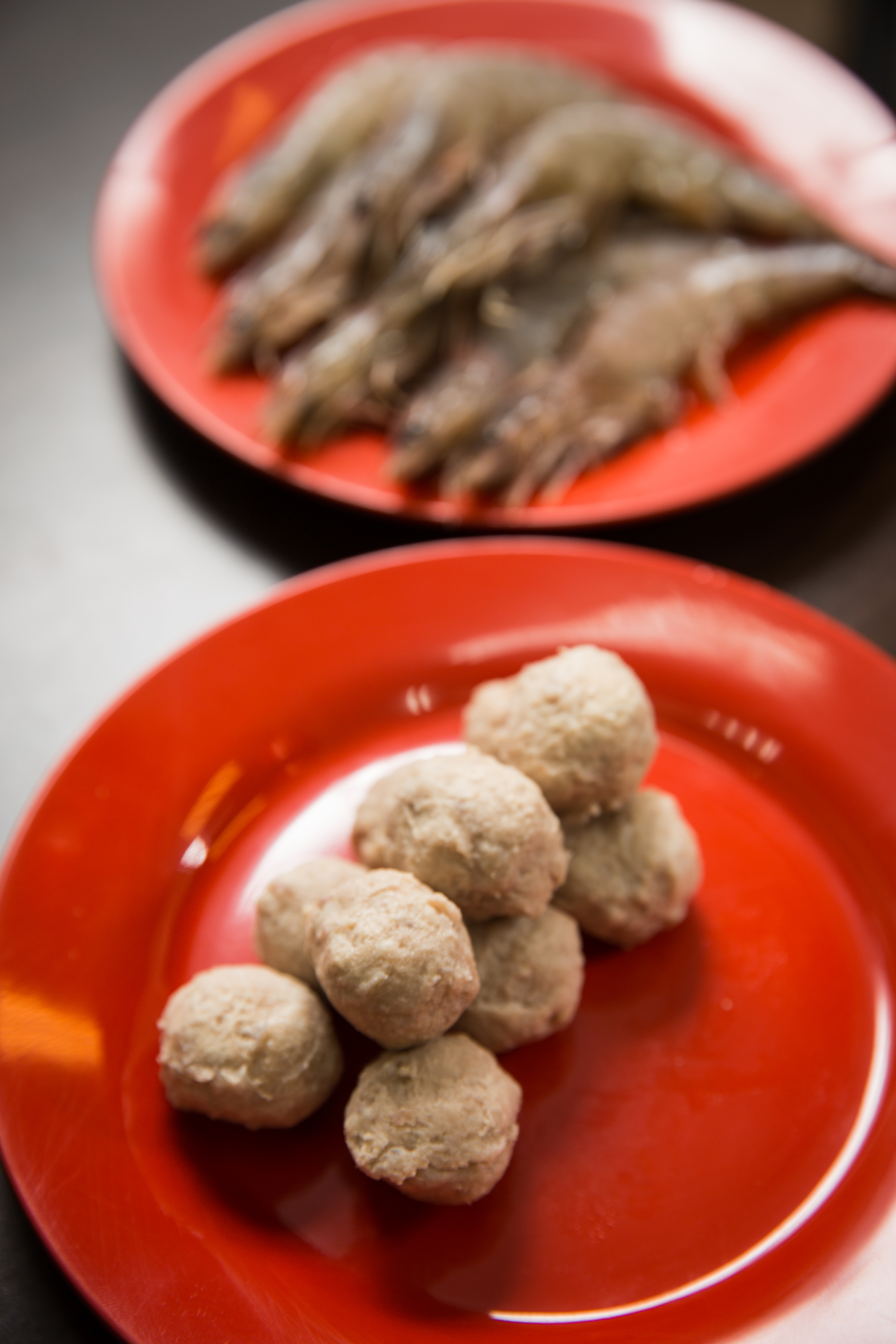 店家特製的鴨肉丸口感紮實，強調以100%天然食材製成。（50元/份）