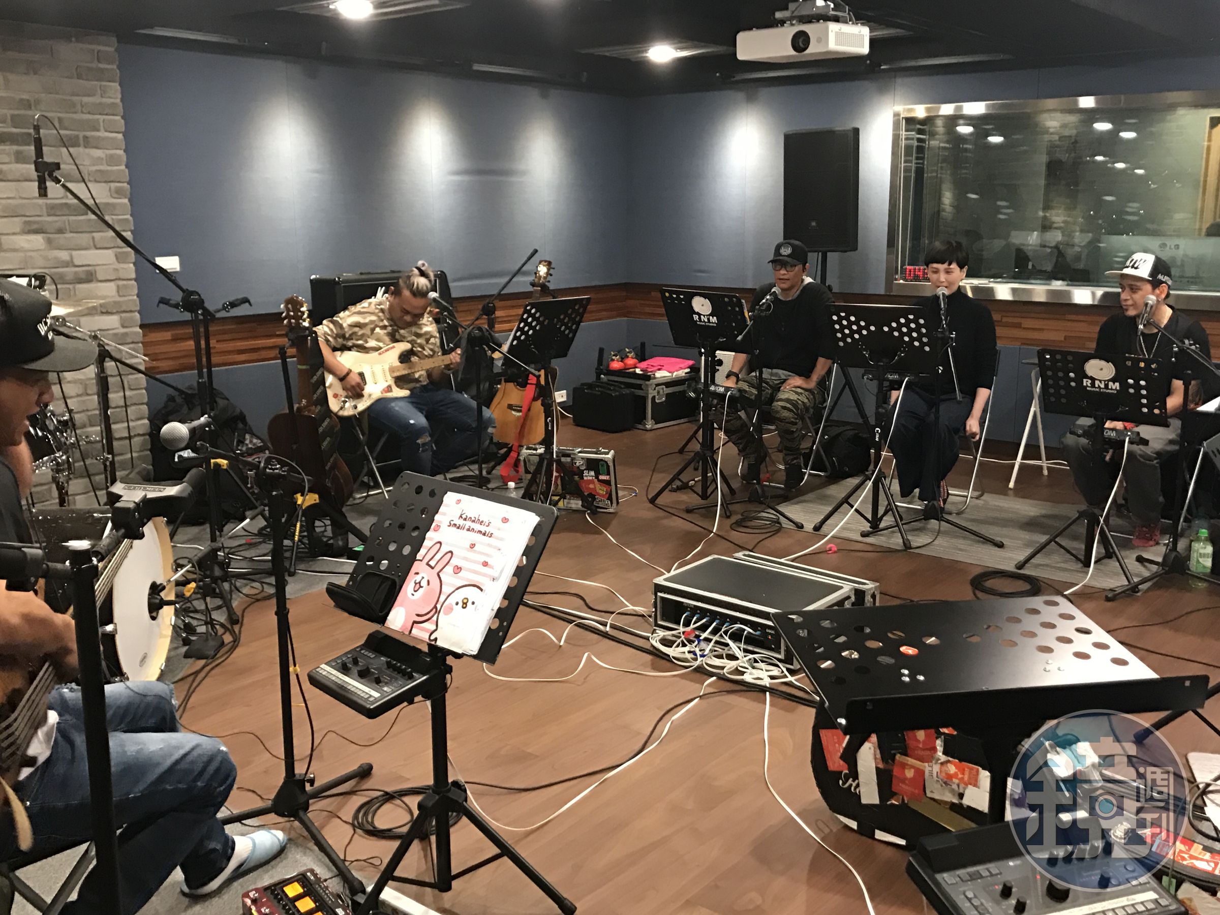 開唱前魏如萱與BOXING認真彩排，兩首合唱曲目都唱出了與原版完全不同的風格。