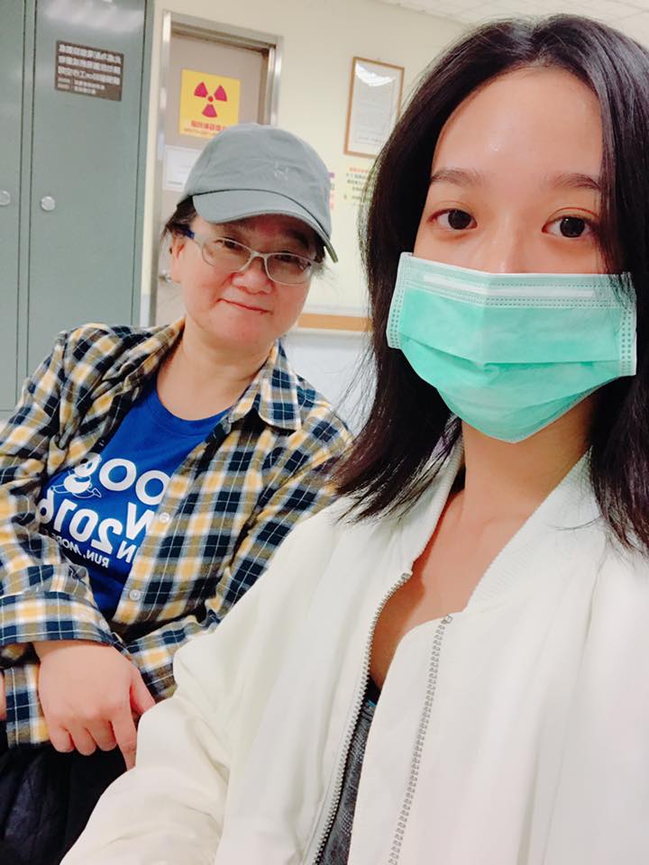 孟耿如在拍攝《麻醉風暴2》一場爆破戲中,因為鋼絲操控失當,沒落在預先準備好的防護墊上,頭整個重摔在地。 (翻攝臉書)