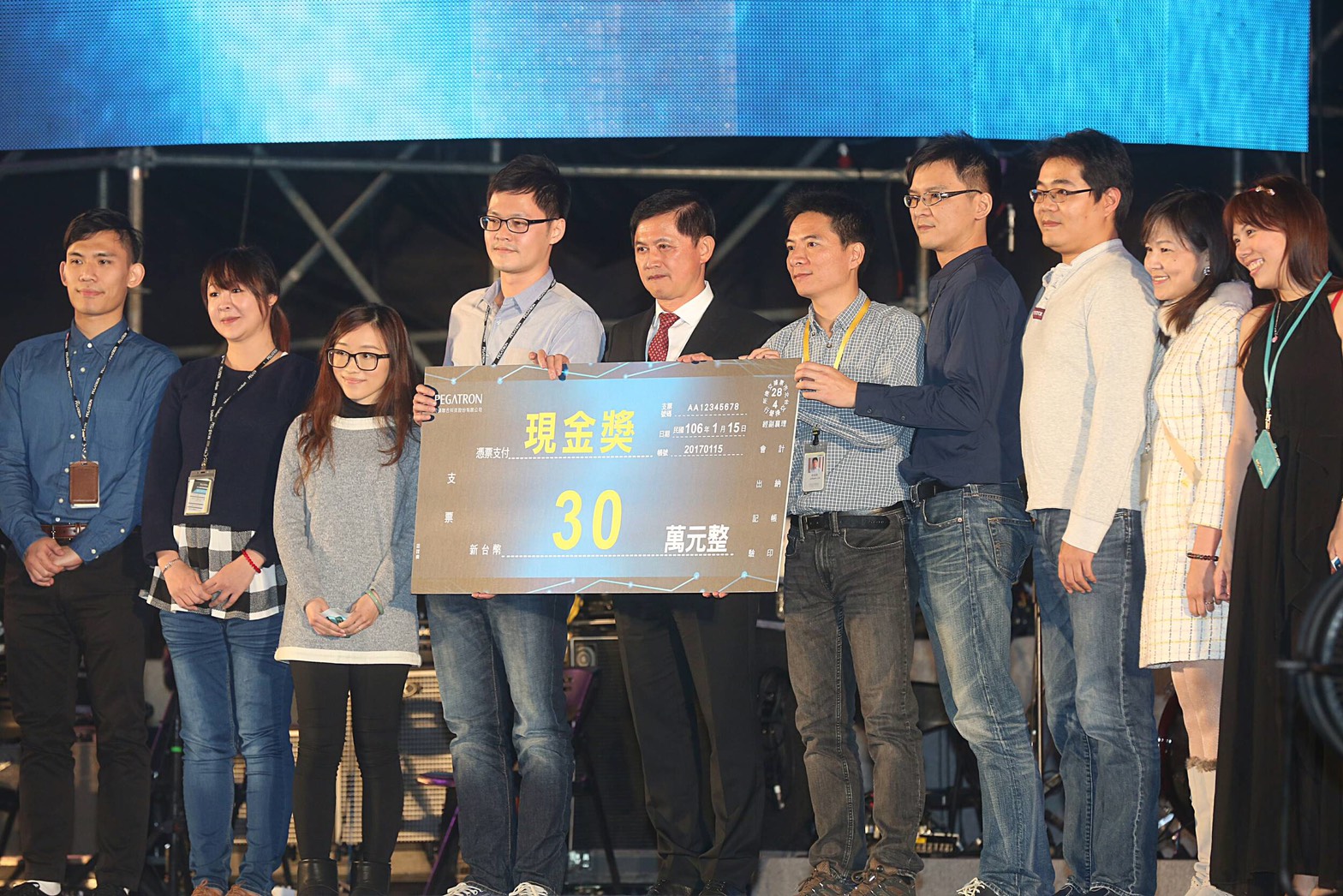 【和碩尾牙】94狂!每人1.2萬元　童子賢爽發9000萬紅包