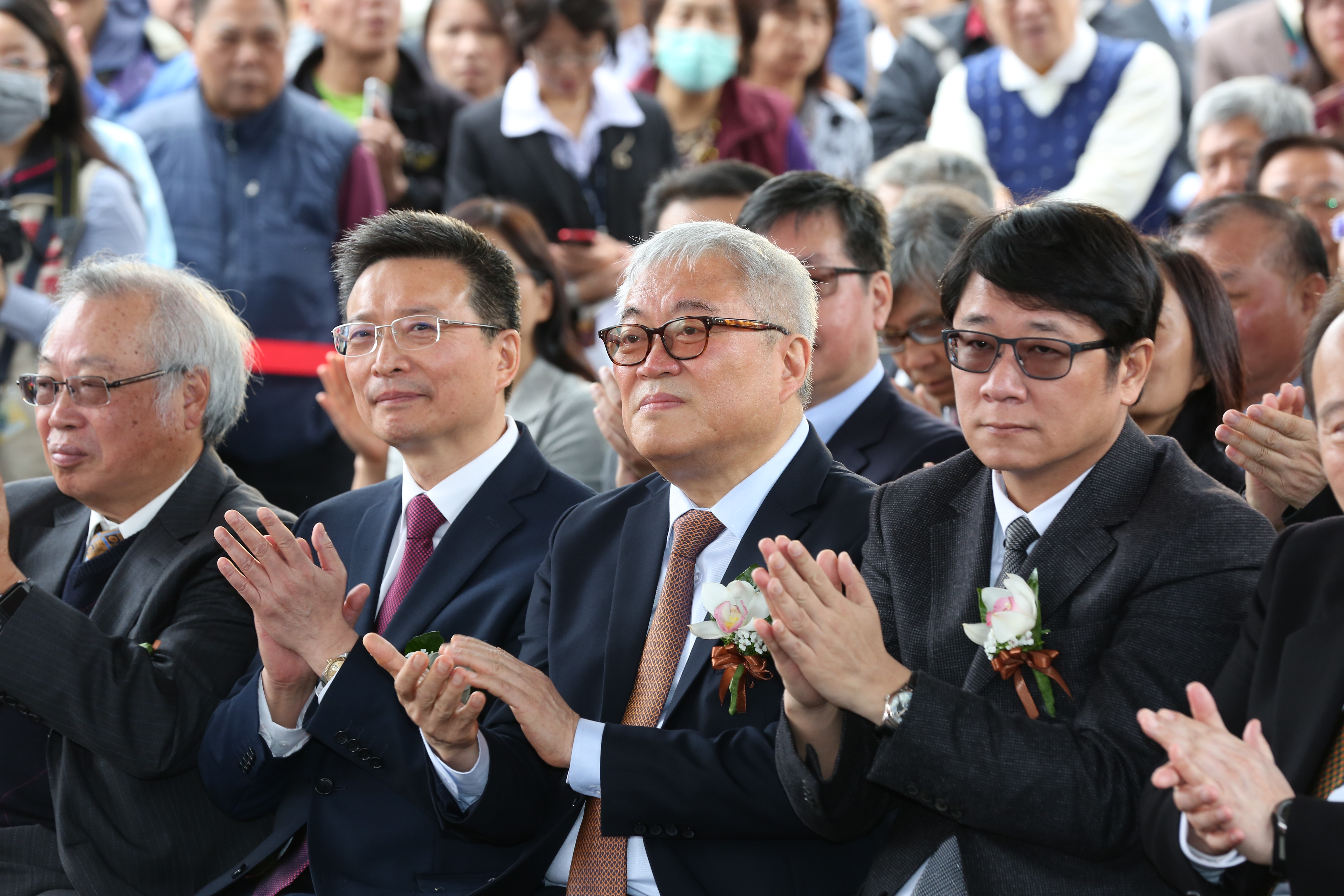 【毛巾小開拚轉型】神祕廣豐家族起底　賀家二代都大有來頭