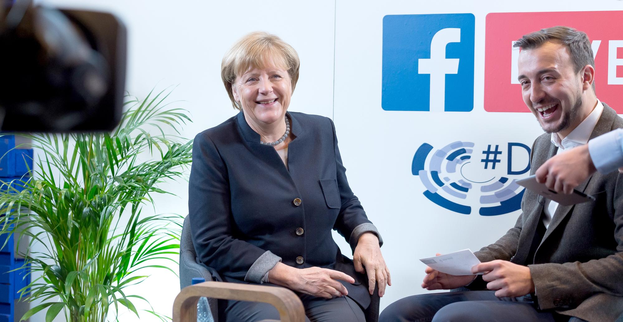 2016年10月16日德國總理梅克爾與青年保守聯盟代表吉米亞克透過Facebook頻道直播「德國日」節目，2016年德國日的主題為「工業4.0，德國製造」（畫面取自東方IC）