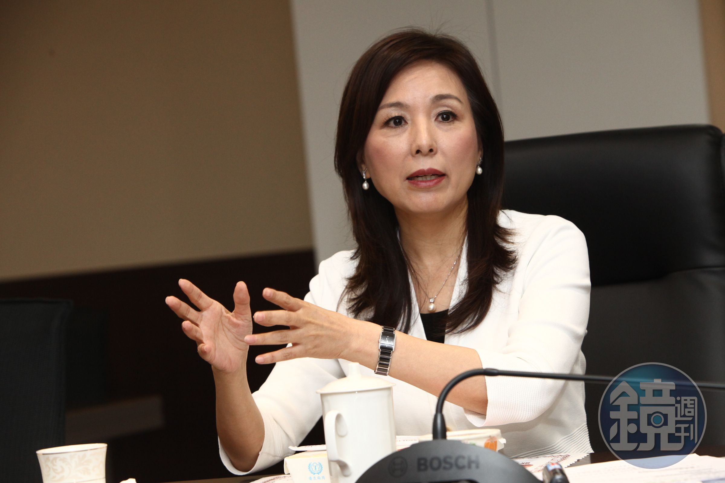 新光金今年將改選董監事，董事長吳東進找李紀珠接總經理當救援投手。