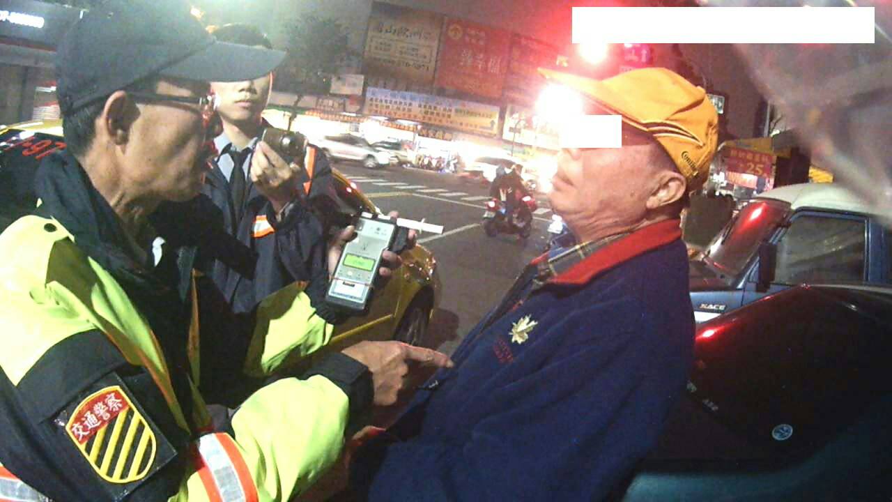 小黃運匠醉盧三小時 推打員警多一條