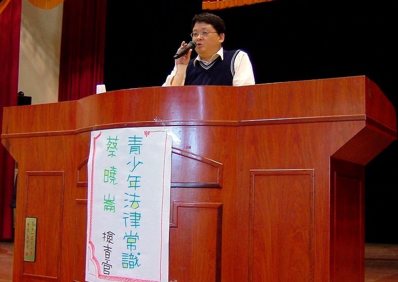 檢察官蔡曉崙竟當雞頭在LINE砲兵團群組號召其他嫖客光顧嫖這少女。（翻攝自東勢國中網站）