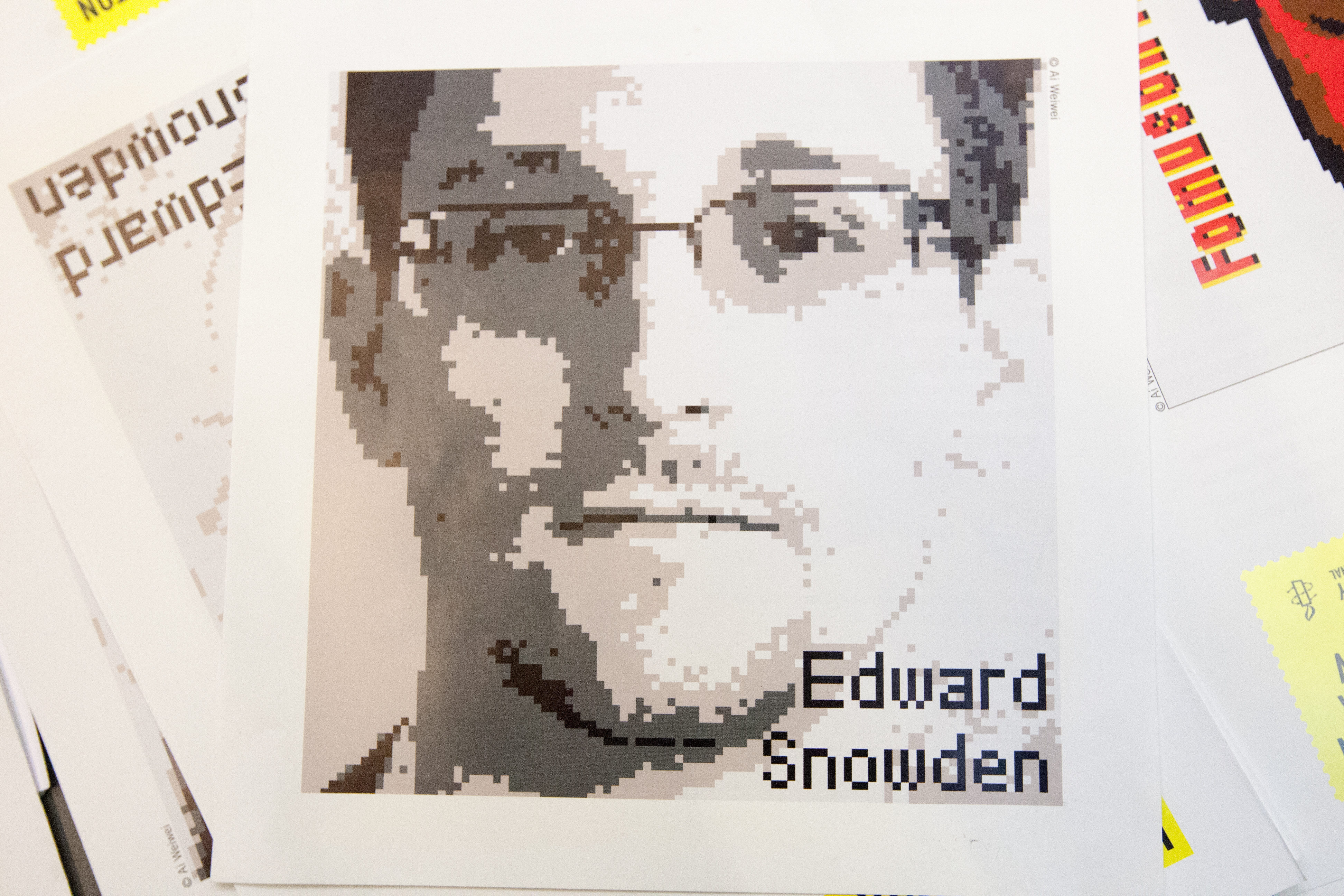 特赦正義駭客史諾登？　資深作家新書直指他是間諜