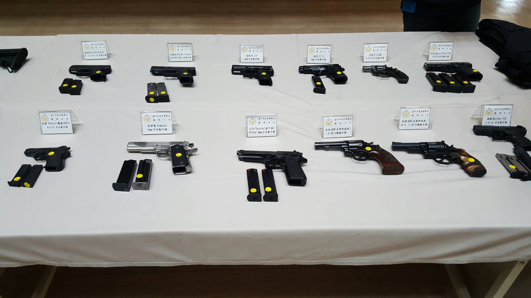 一人火力直逼派出所　移動軍火庫還藏毒