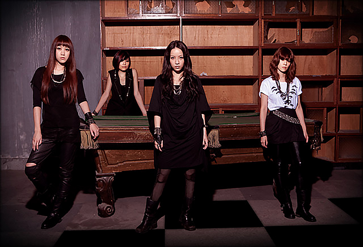 櫻桃幫曾唱出不少KTV經典歌曲、並入圍過金曲獎最佳樂團獎，於2011年休團解散各奔前程。（左起鼓手大恬、貝斯手小倩、主唱查查、吉他手瓜）（讀者提供）