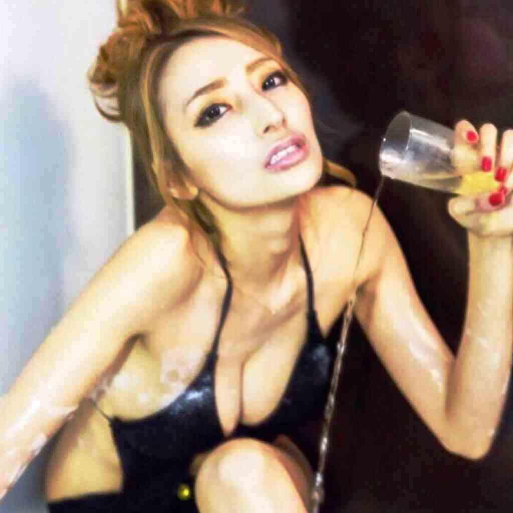 狩野英孝其中之一的前女友加藤紗里在他出事之後，除了狠狠轟他，也透露後悔跟他交往。（翻攝網路）