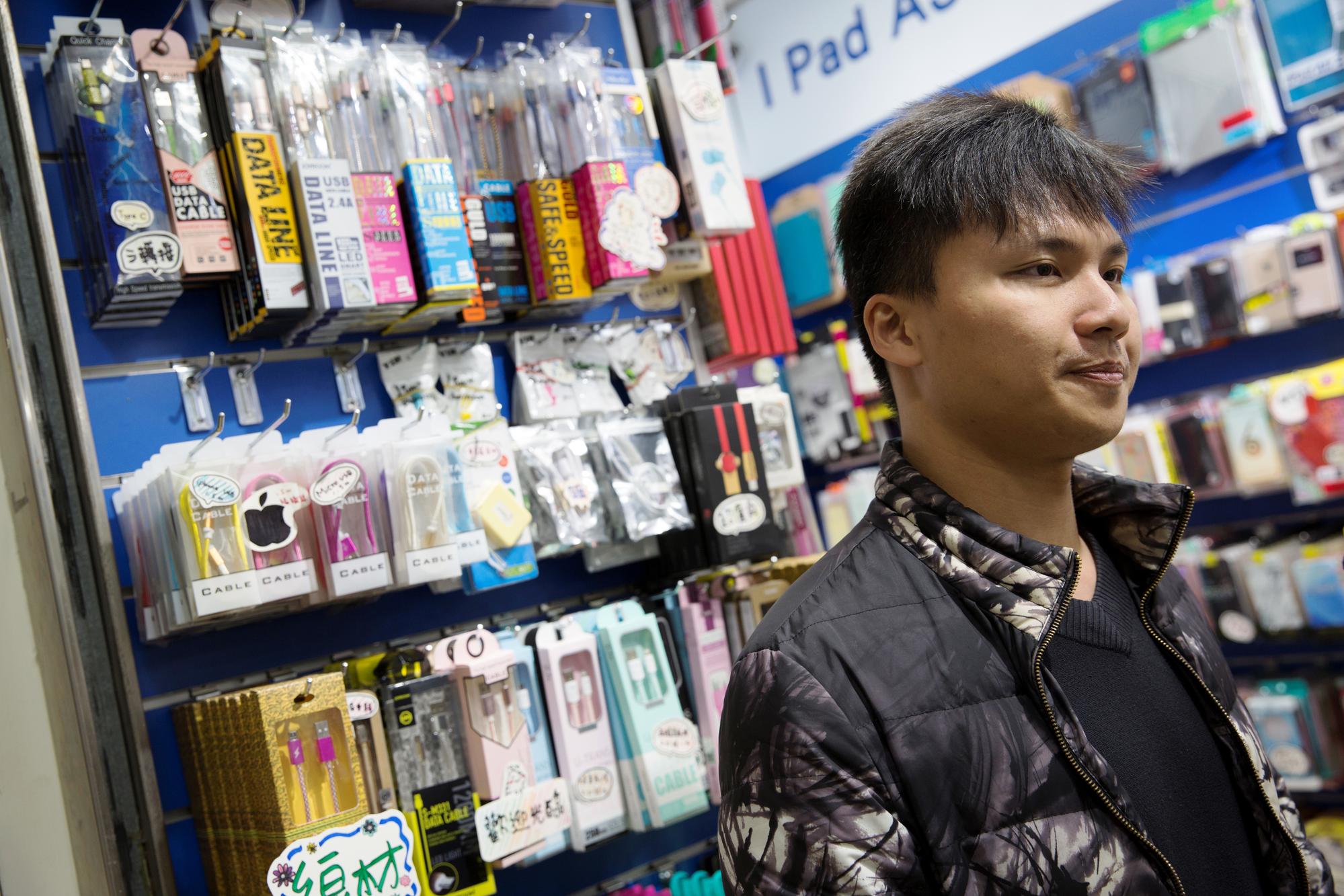 有員工認為,館方不應該剝奪商家賺錢的機會。