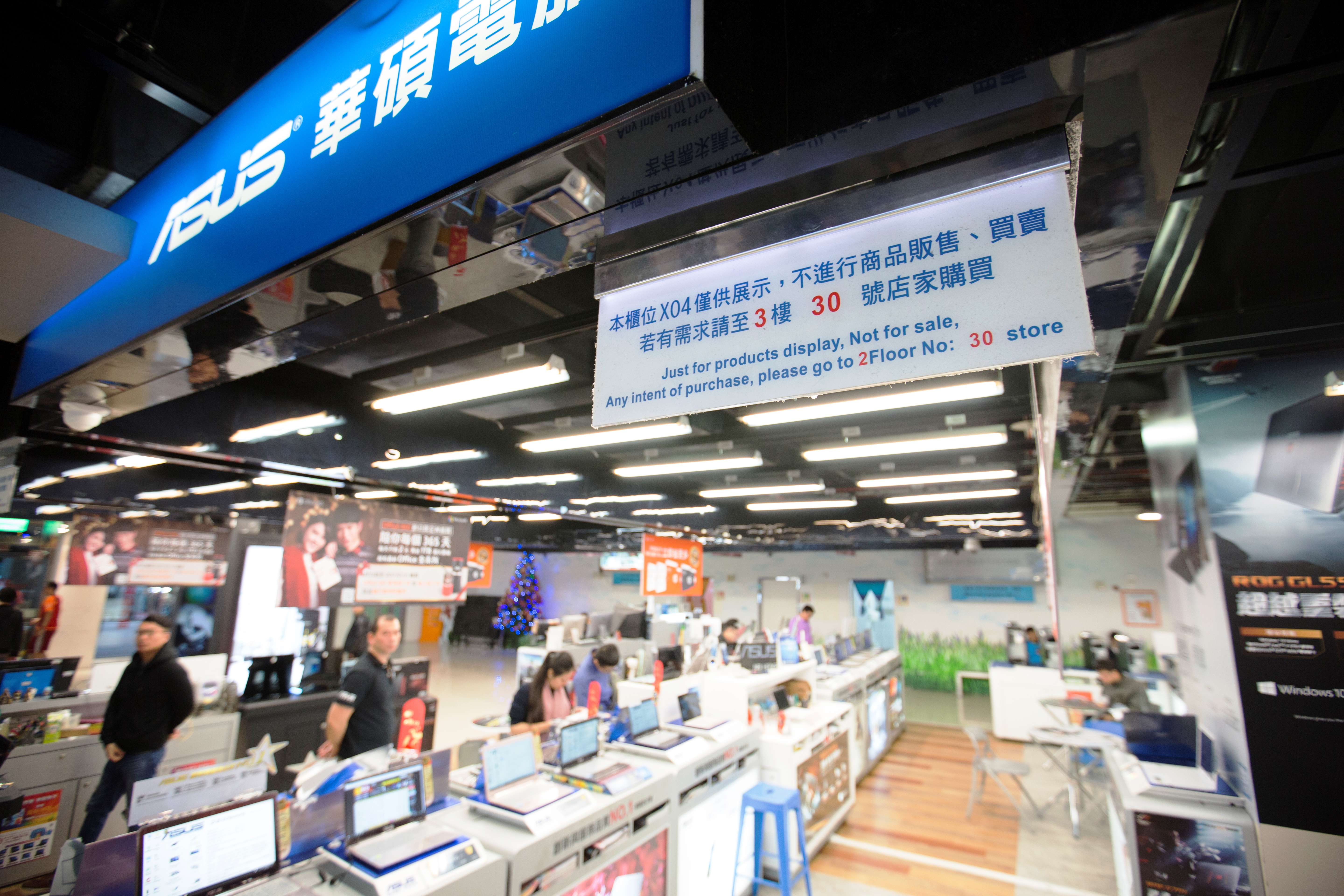 儘管整棟大樓多數店家心知肚明存在轉租的店鋪，台北市市場處依然多次對外宣稱，光華商場2、3樓攤販都是過去的安置戶，沒有轉租情形發生。