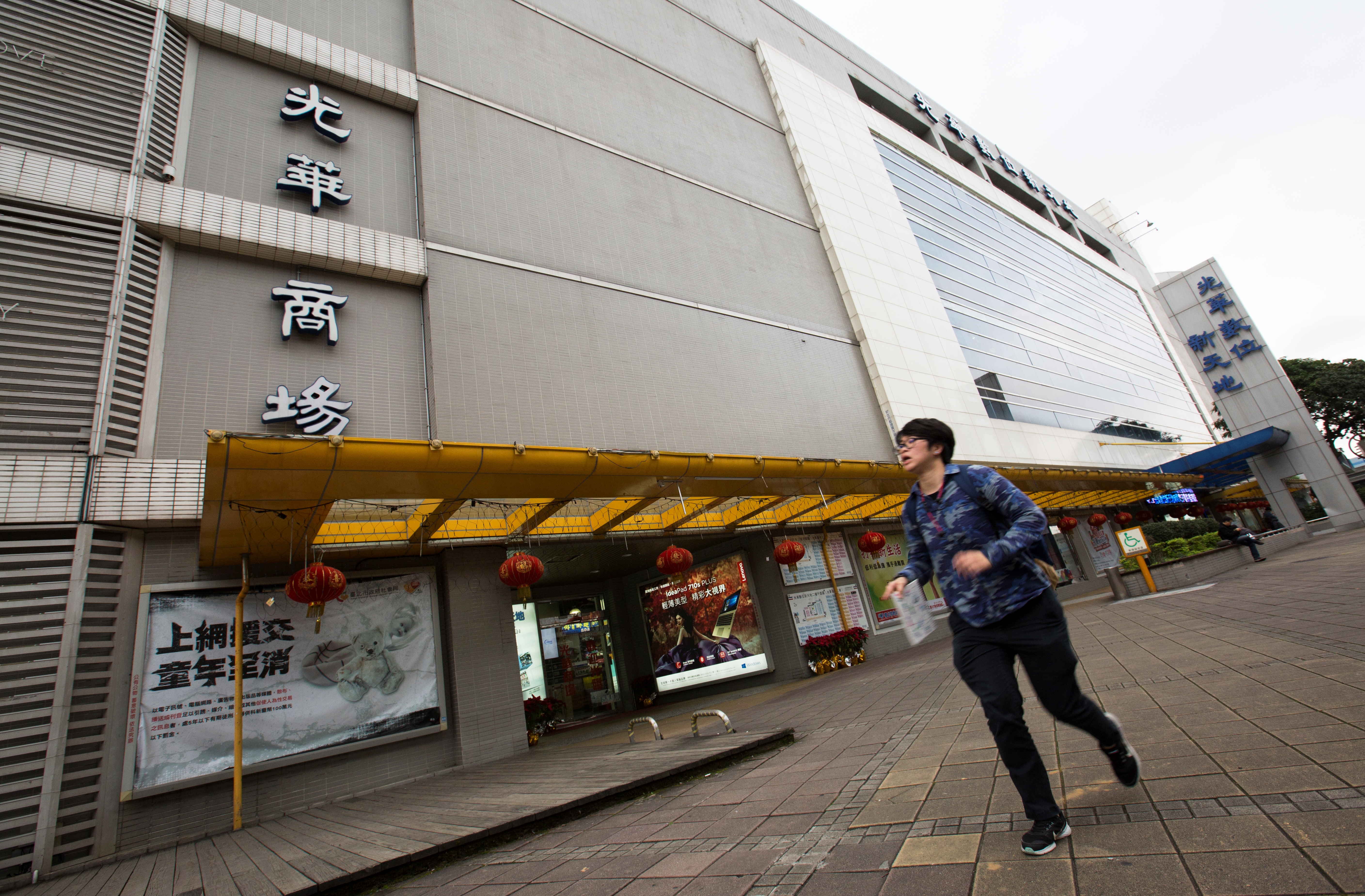 光華商場2-5樓的安置戶，不得任意將攤鋪轉租、分租。