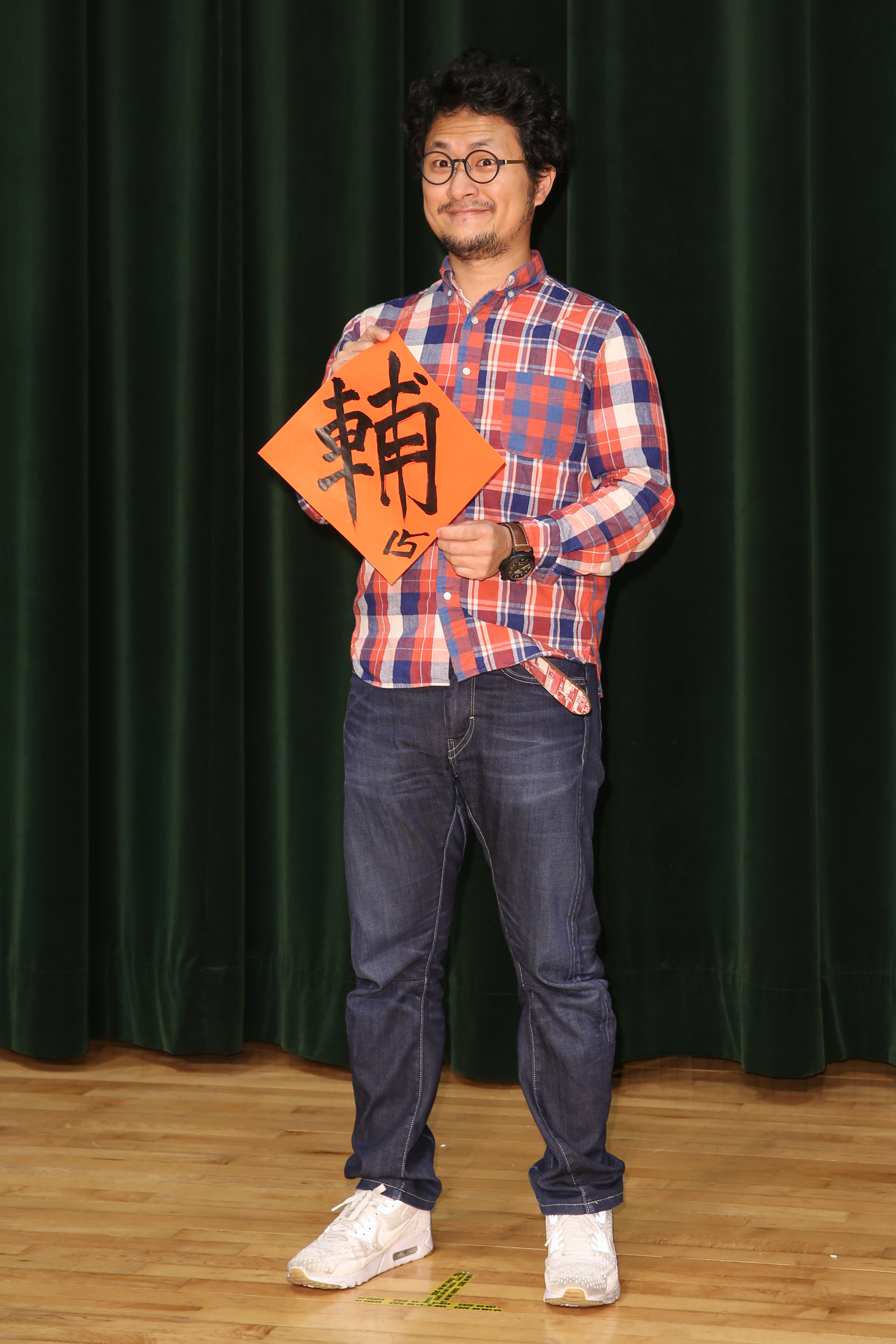 誰說春聯只能寫一個字?九把刀硬是寫了「輔15」三個字。
