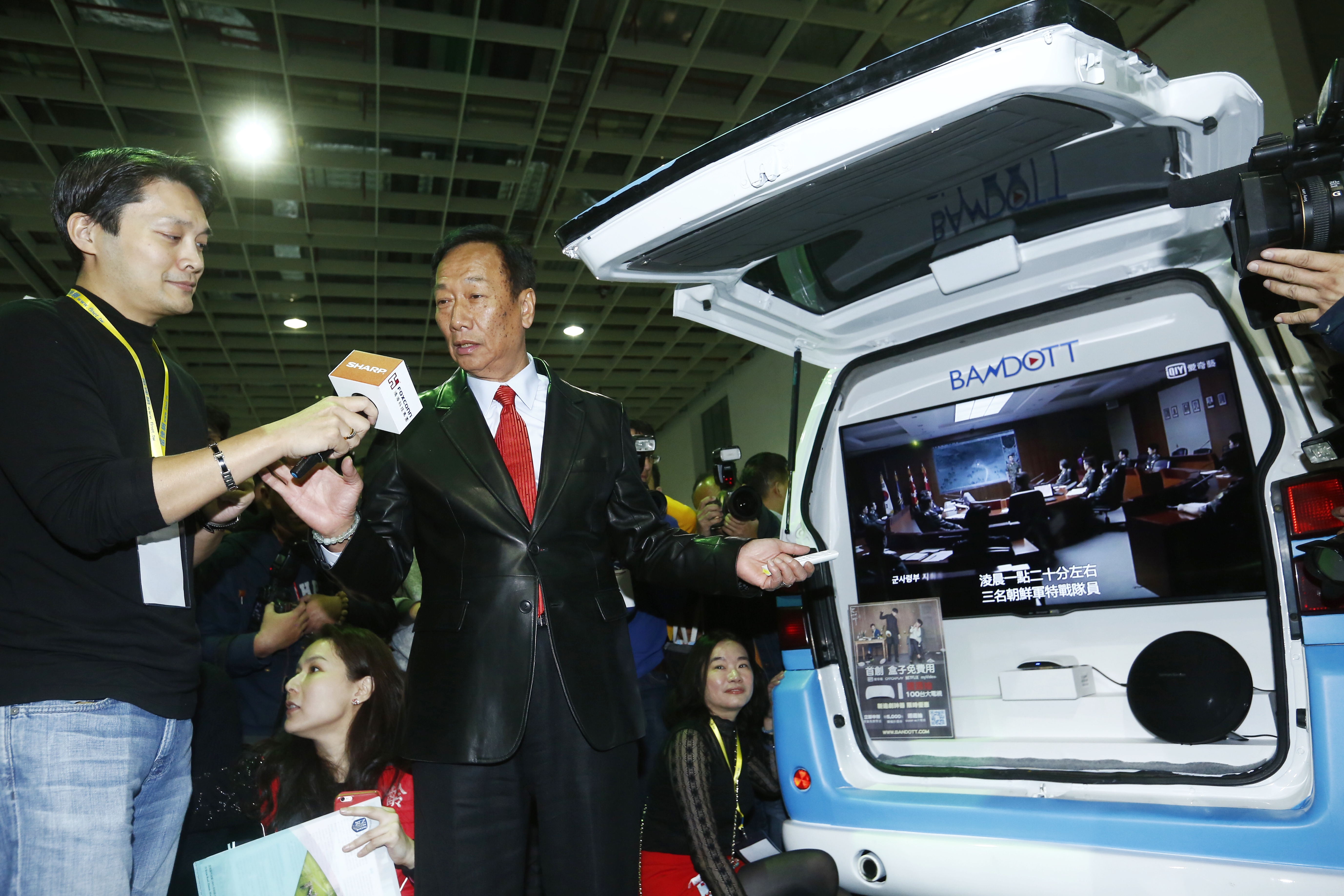 【鴻海尾牙】強推夏普　郭台銘超級業務員上身 