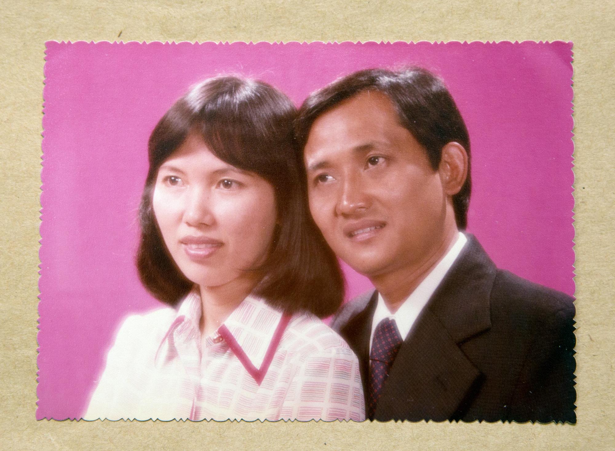 吳英美（左）33歲時和印尼華僑丈夫結婚，2人定居台灣。（吳英美提供）