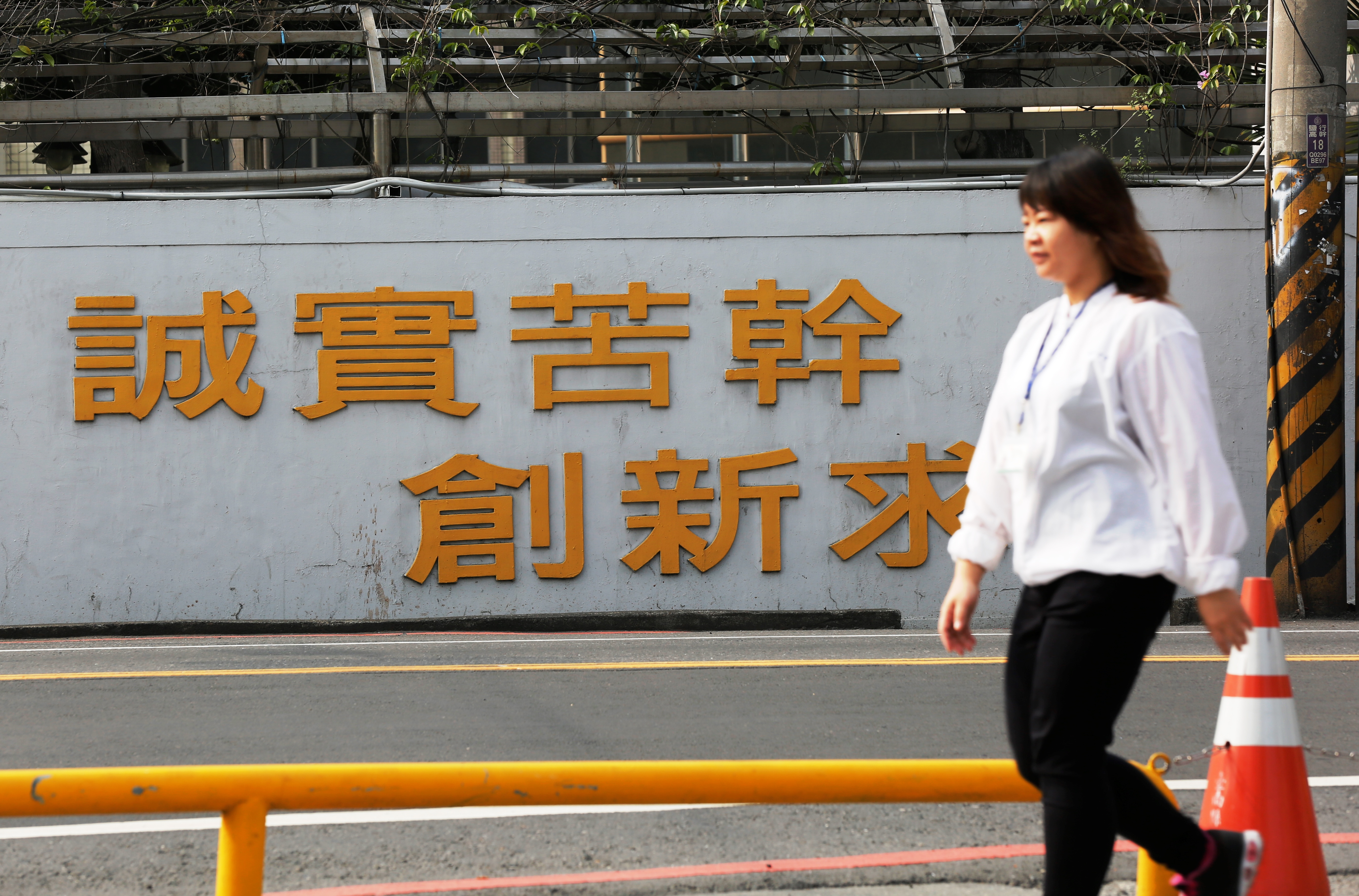 統一公司內部有一個企訓系統，每一個同仁都有針對不同職級所安排的教育訓練。