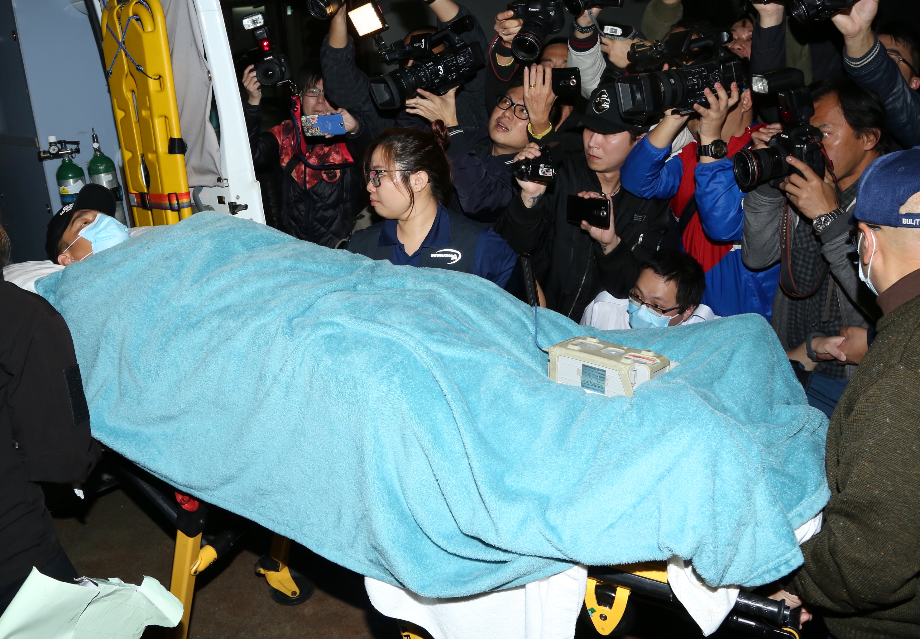 劉德華無法回家過年　盆骨多處骨折住院8週　　