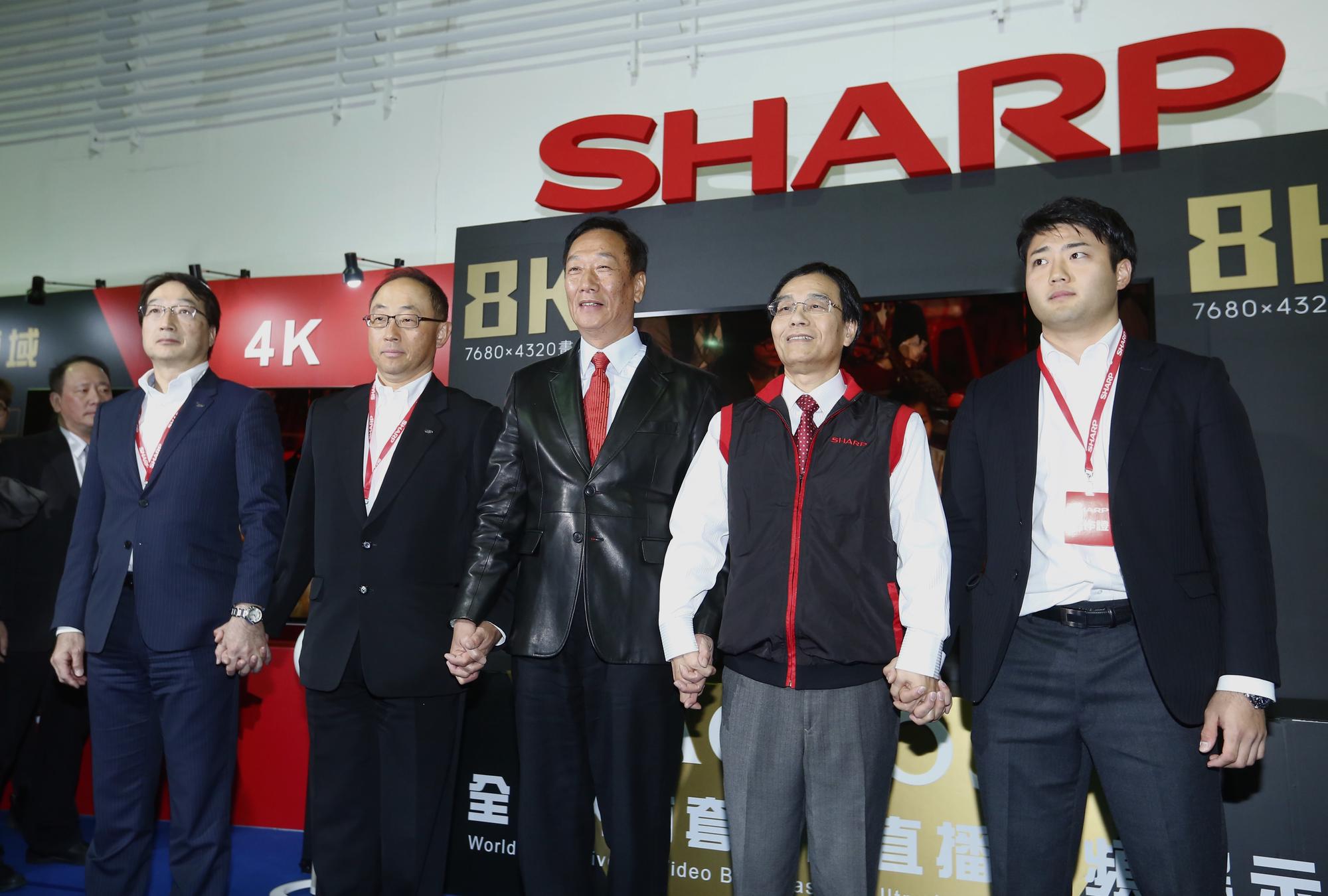 鴻海董事長郭台銘,大手筆投資夏普走一條不一樣的路。