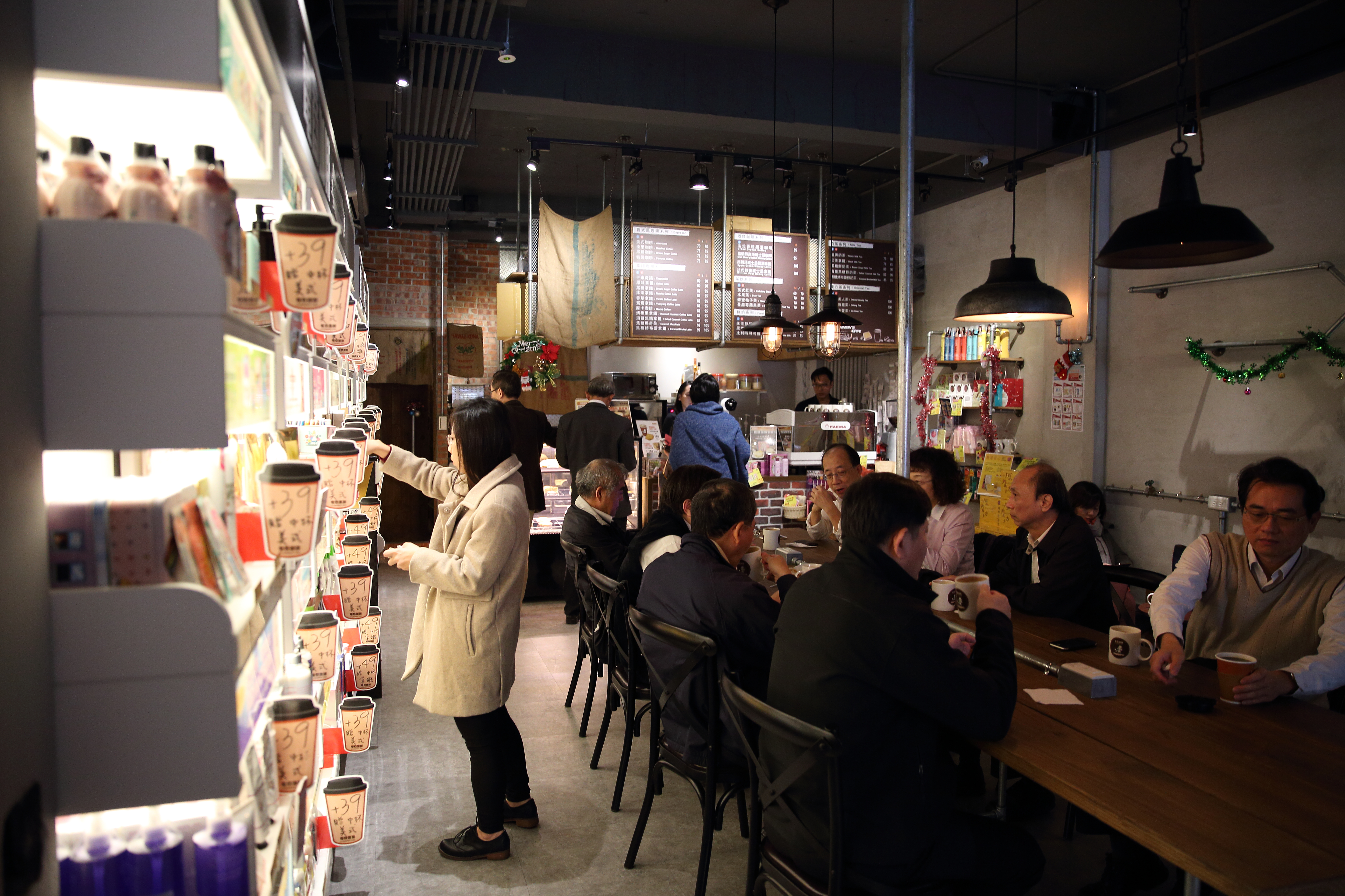 電商平台讓他慘賠500萬元後　他靠咖啡店捲土重來