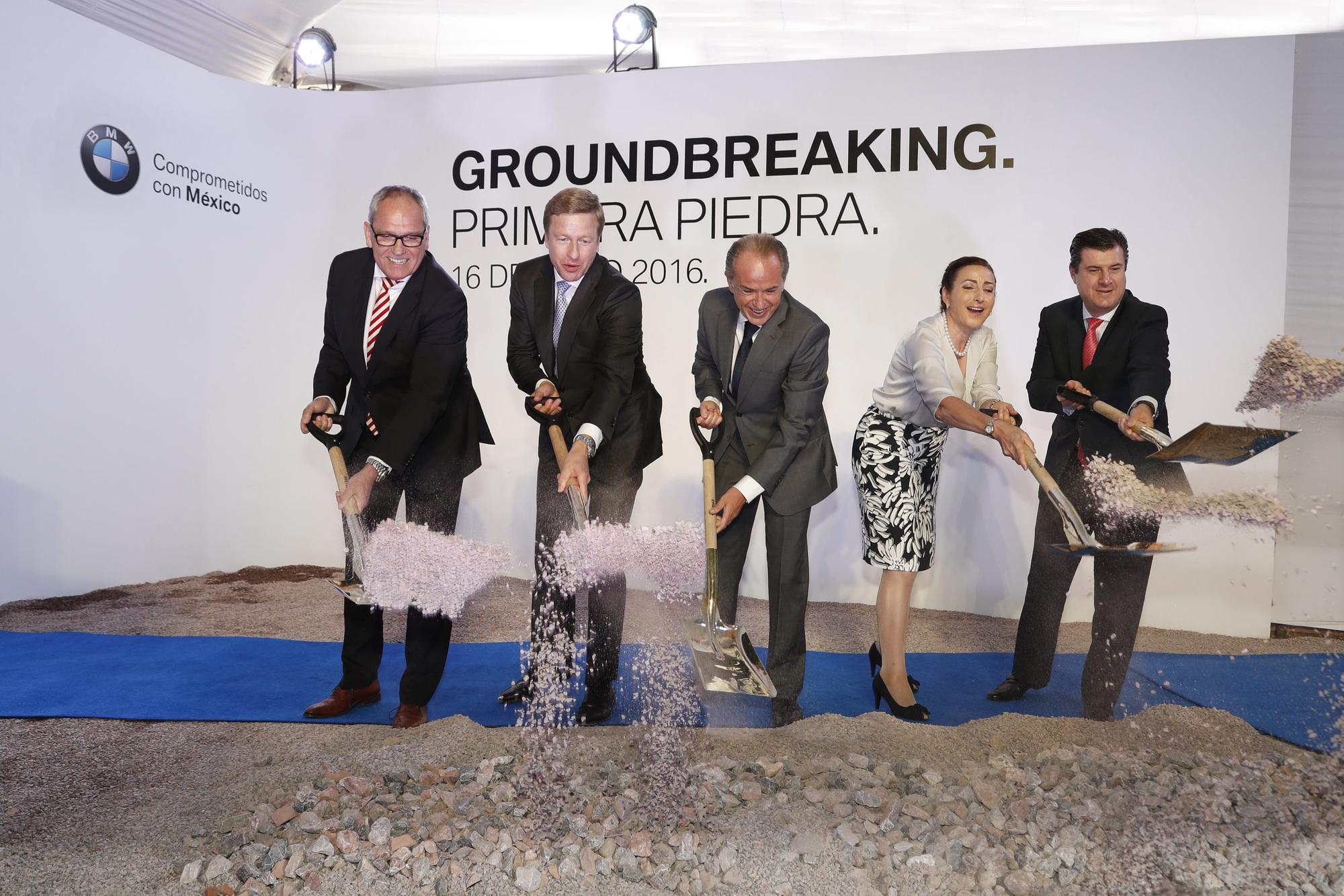 即使面對川普的威脅，BMW2019年在墨西哥新建車廠的計畫未變，圖為公司高層在1月16日進行破土典禮。（東方IC）