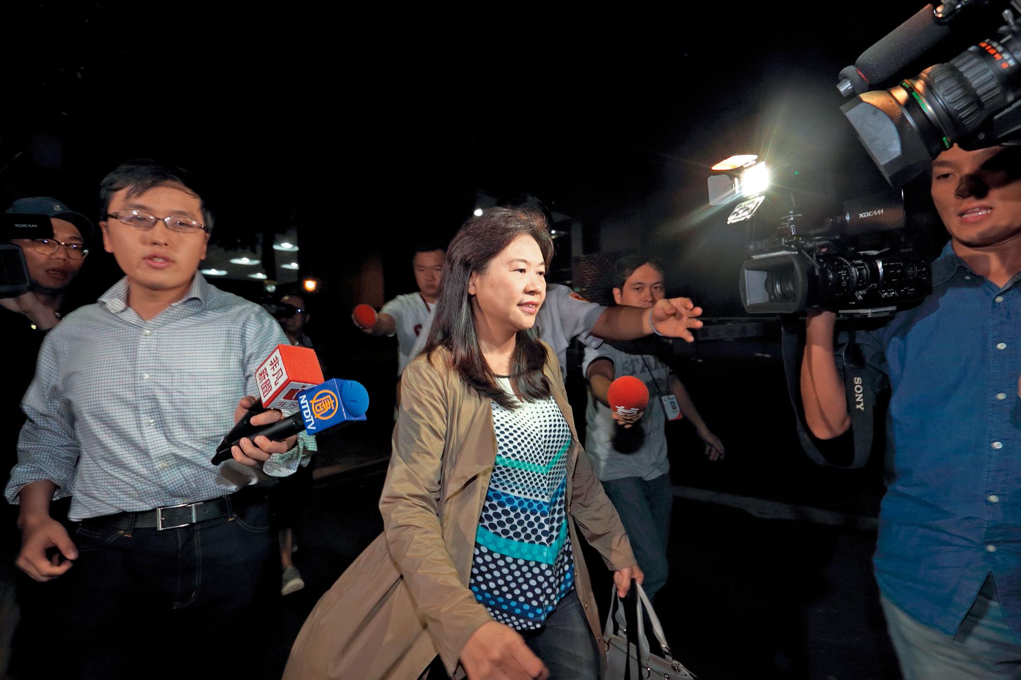 名嘴李永萍因擔任樂陞獨董,也被找去作證,後來辭去獨董一職。