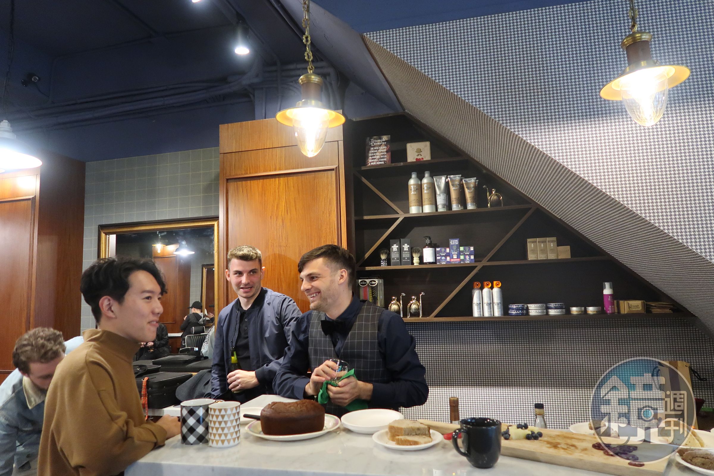 「Craftsmanship Barber Shop」注入英式傳統文化，吸引不少老外捧場。