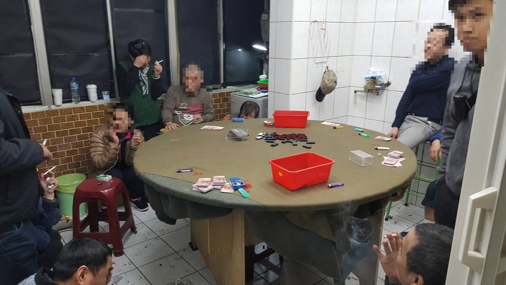 職業賭場被破！ 阿公賭客「血壓狂飆高」送醫