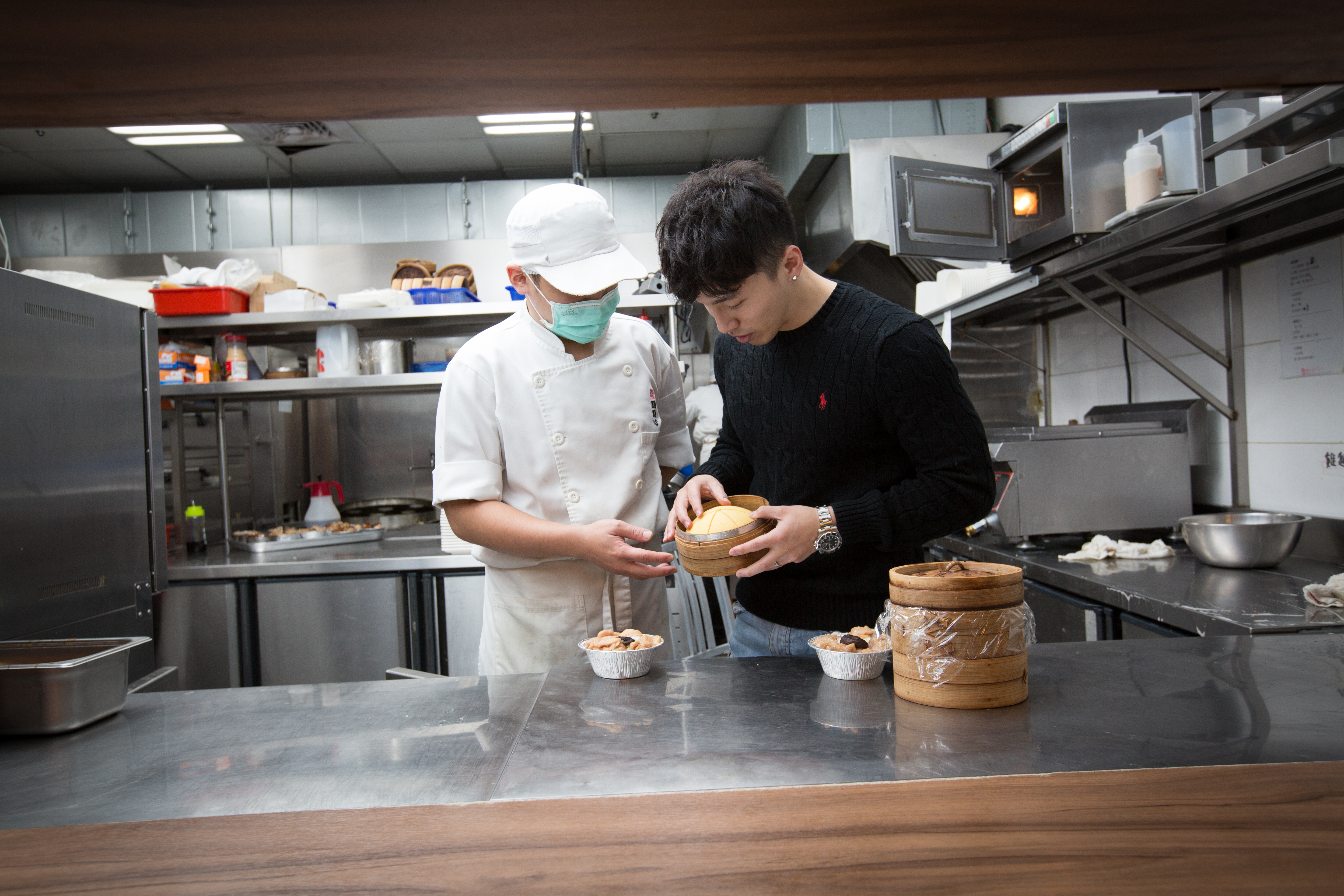 只要沒通告,阿緯都會巡店,監督餐點品質。