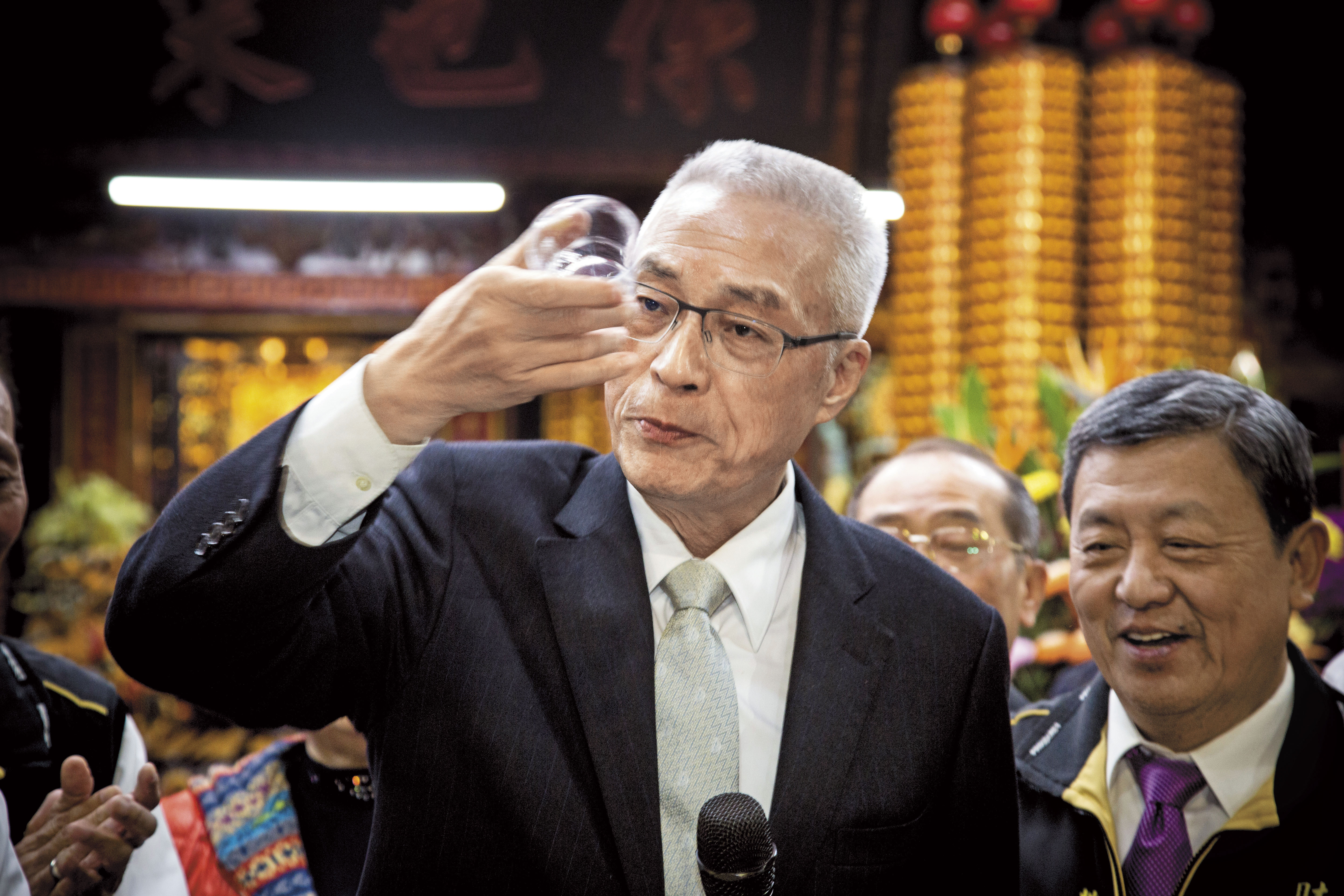 郝陣營評估,以本土票為主的前副總統吳敦義若進入第二輪選舉,就會輸掉選戰。