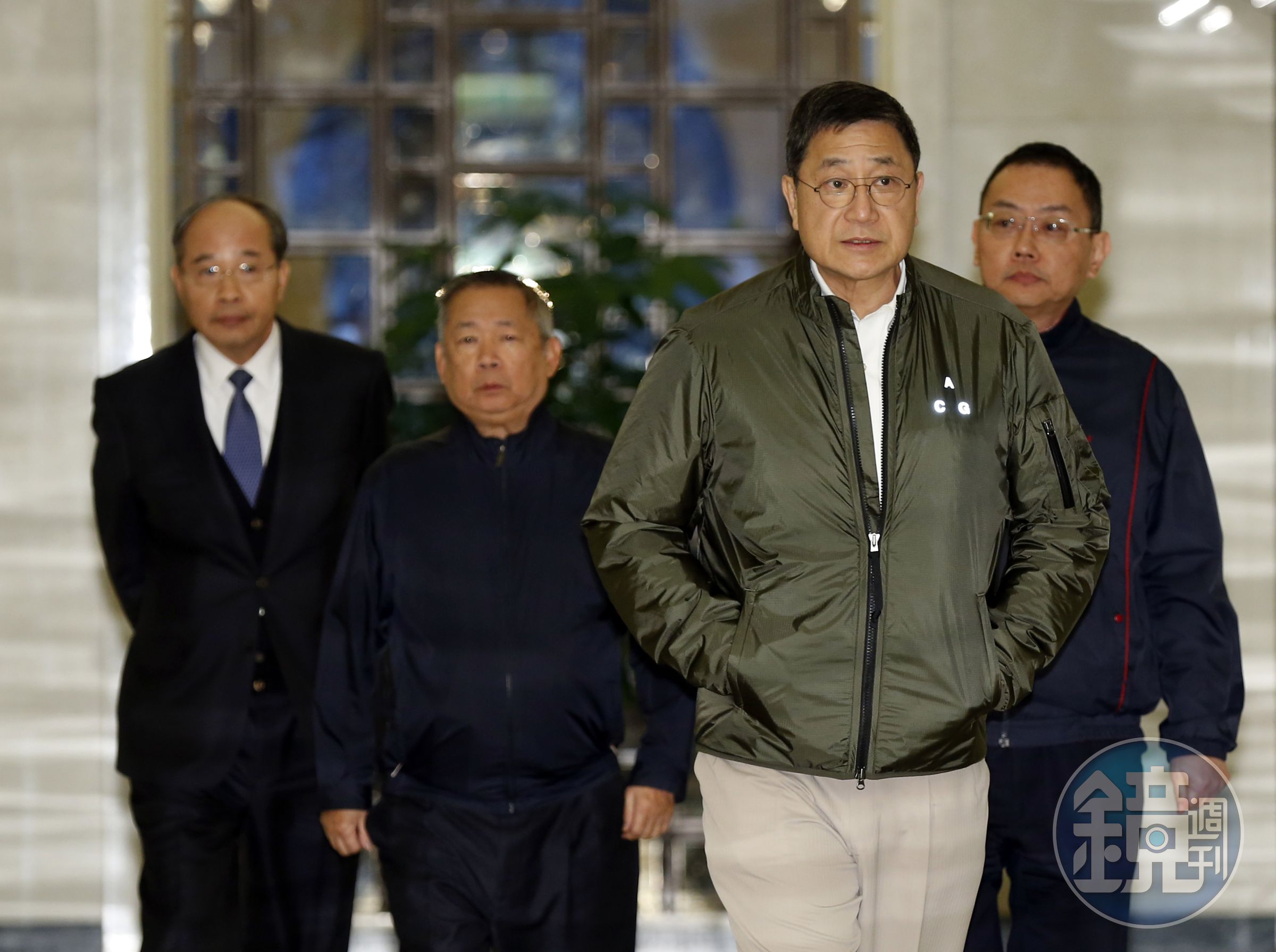 辜成允過世後，張安平再上火線接掌台泥，穩住局面，並取得各大家族股東的支持。