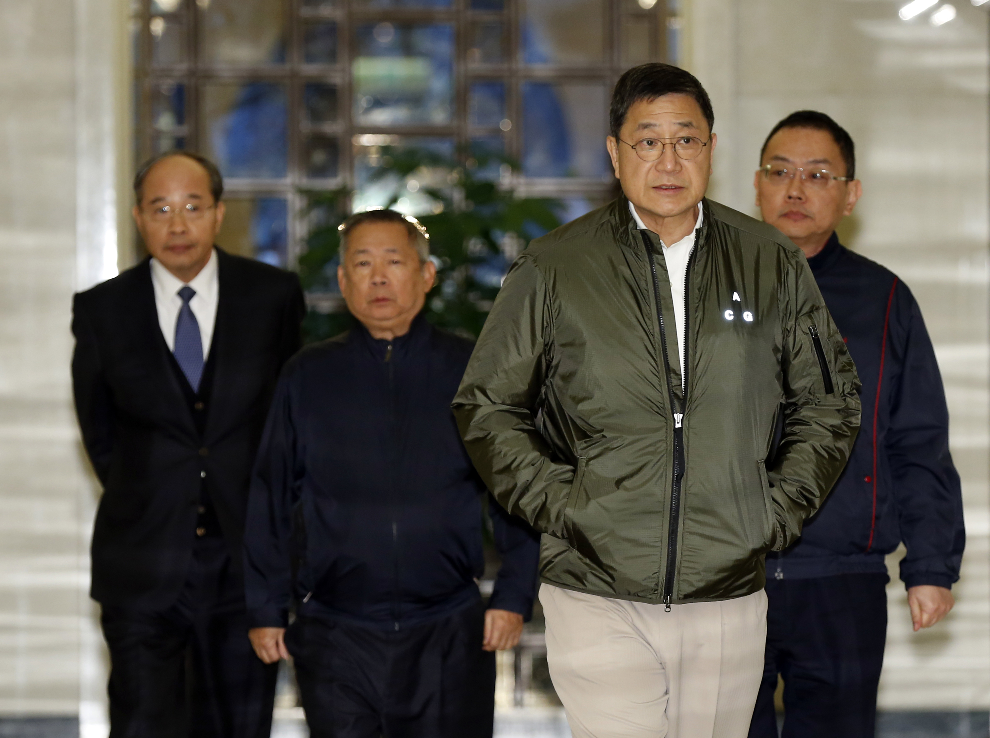 辜成允過世後，張安平再上火線接掌台泥，穩住局面，並取得各大家族股東的支持。
