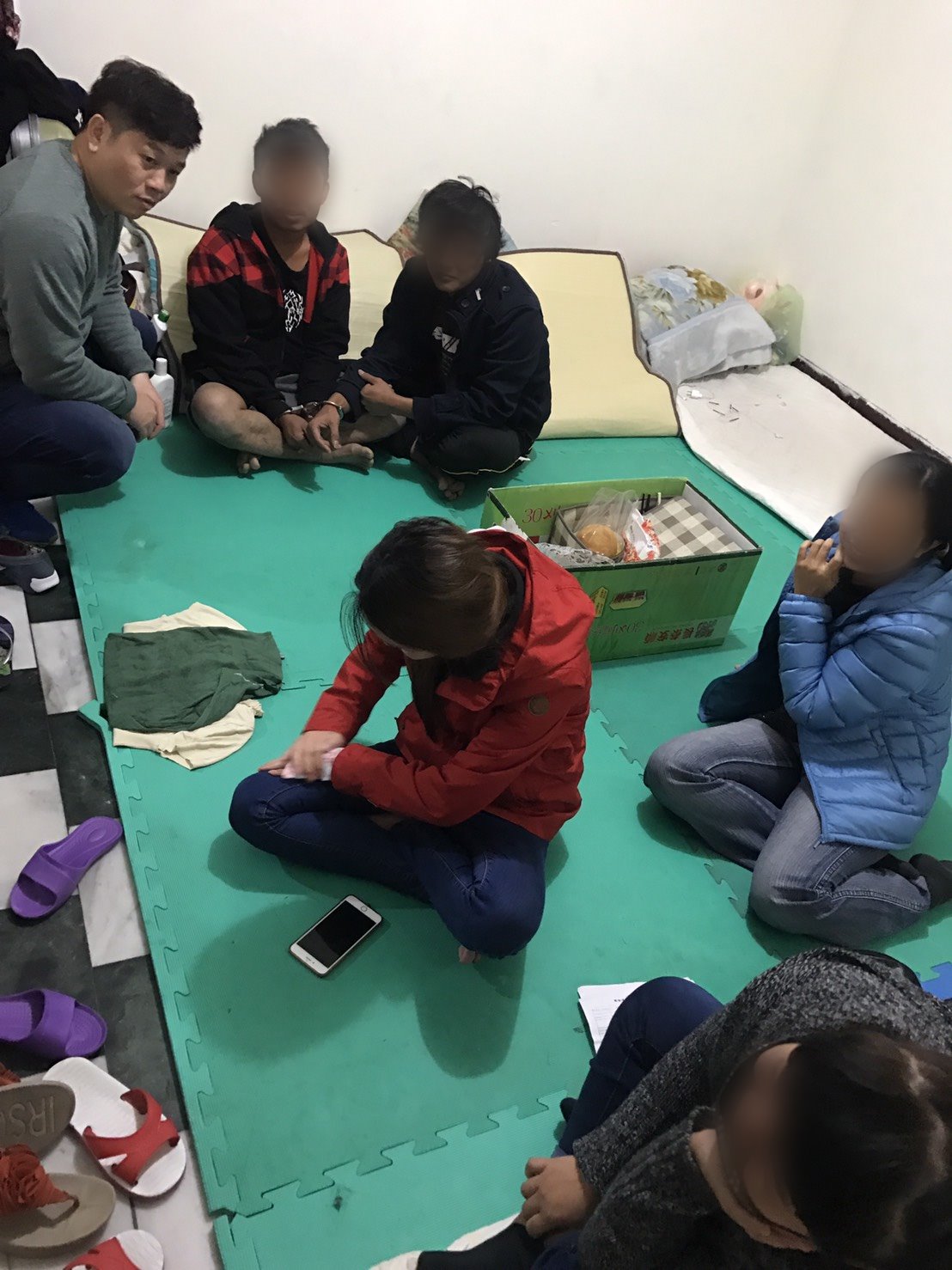 馬嫌和李嫌以穆斯林的身分接近外勞，卻以毒品控制壓榨其勞力，甚至對女外勞性騷擾。