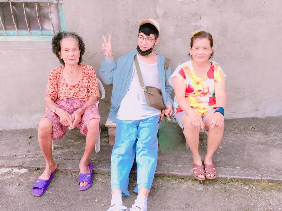 林進和媽媽、阿嬤感情很好,為了讓阿嬤在電視上看到他,用盡全力表現。取自臉書