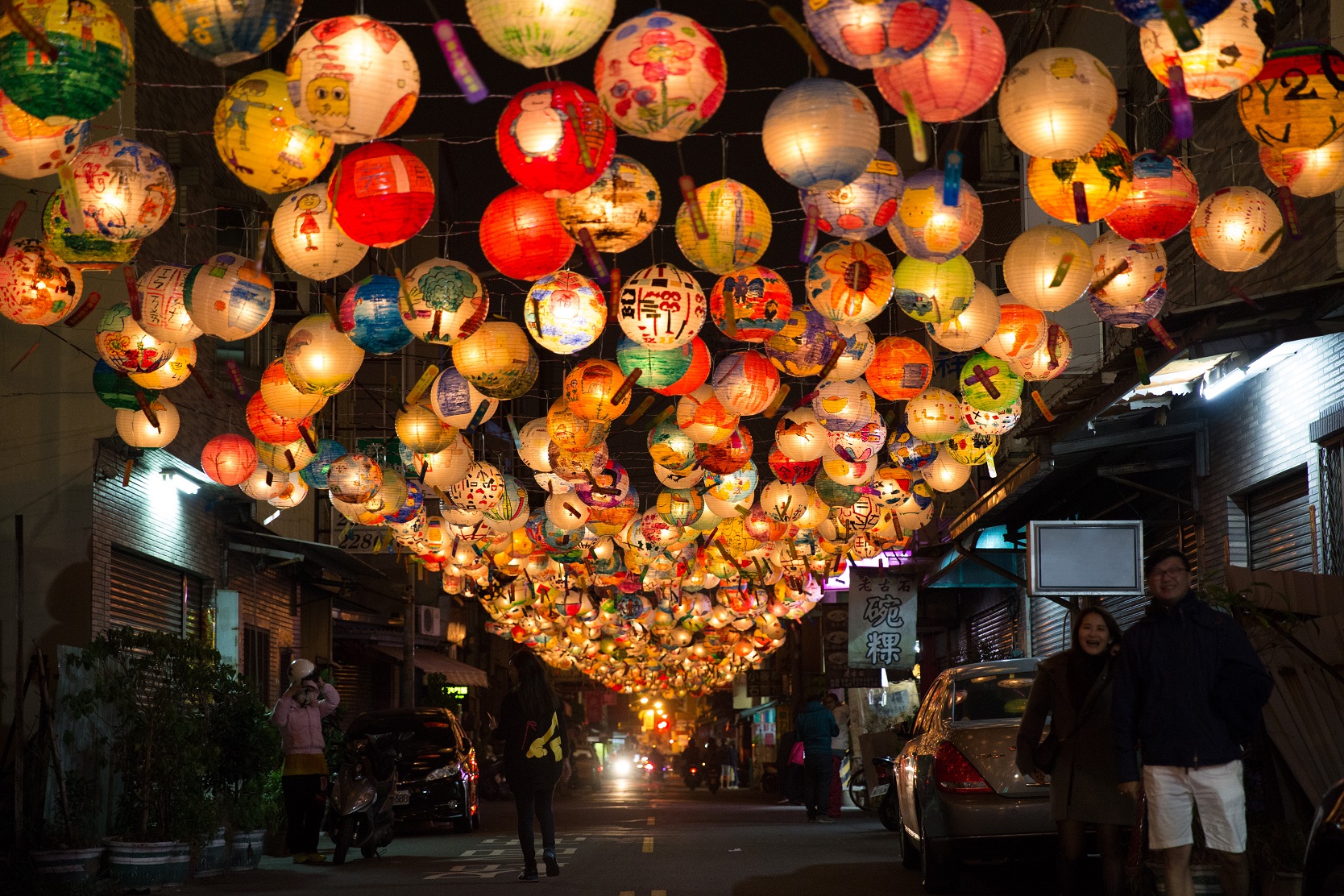 【過年走春】春節才能聽見的台南交響樂　普濟殿前點亮千只燈籠