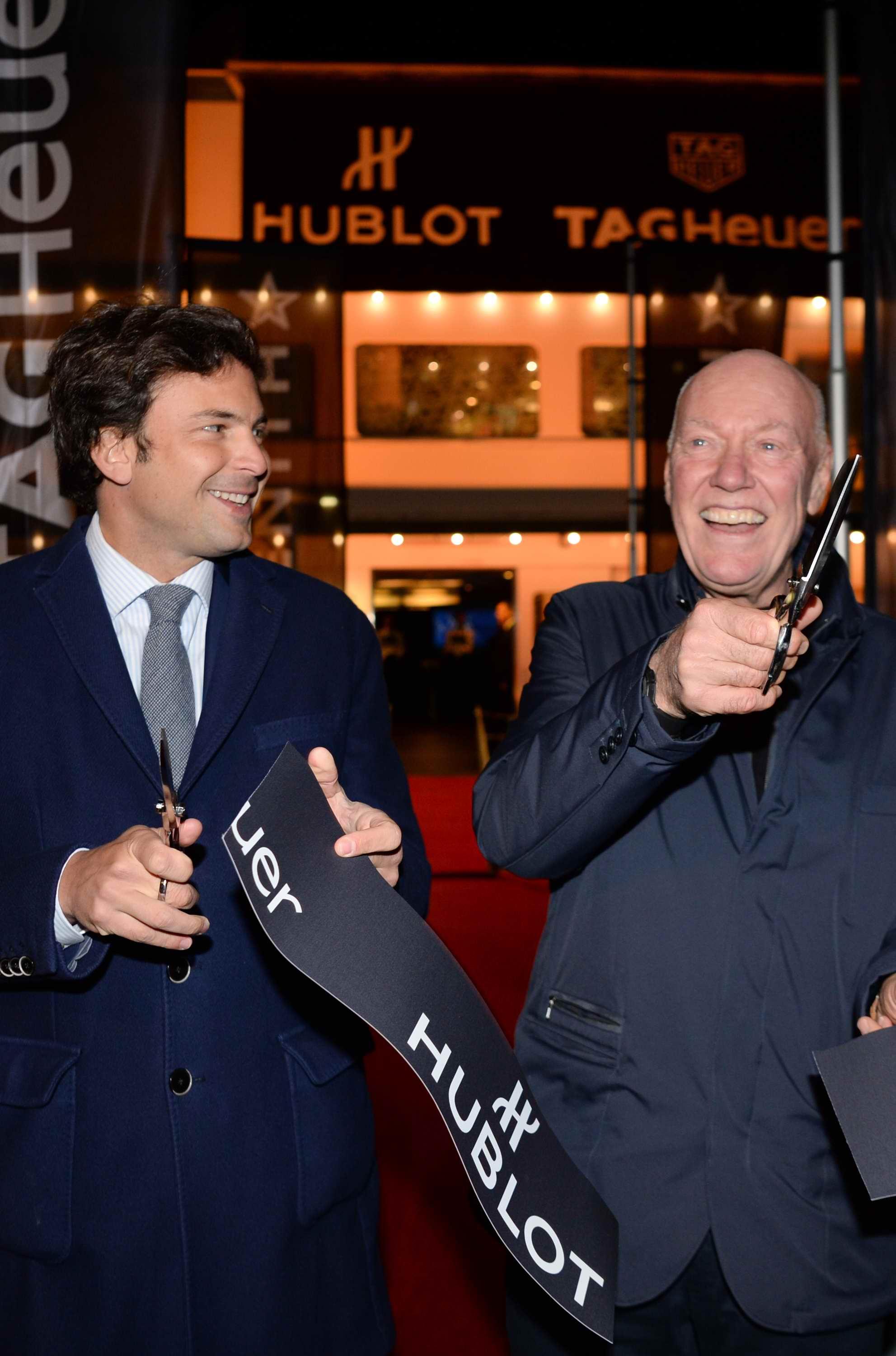 Jean-Claude Biver(右)在日內瓦湖上舉辦「Geneva Days」錶展,開放民眾錶迷免費登船參觀。開幕當晚還舉辦盛大派對,並邀請日內瓦市長Guillaume Barazzone(左)前往共同剪綵。