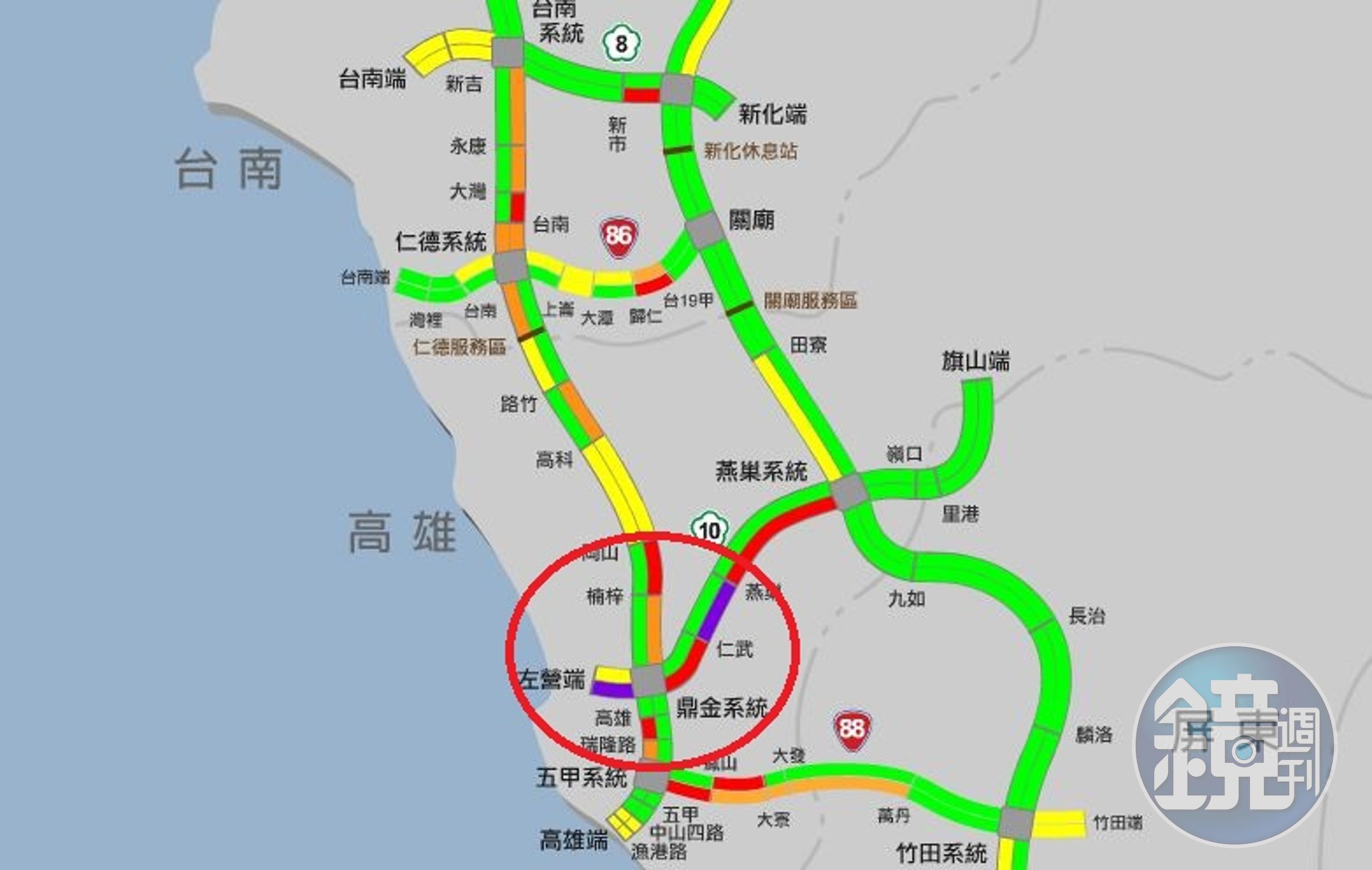 國道五隊表示，由於實施高承載管制，國道十號燕巢系統交通相當擁擠。（翻攝畫面）